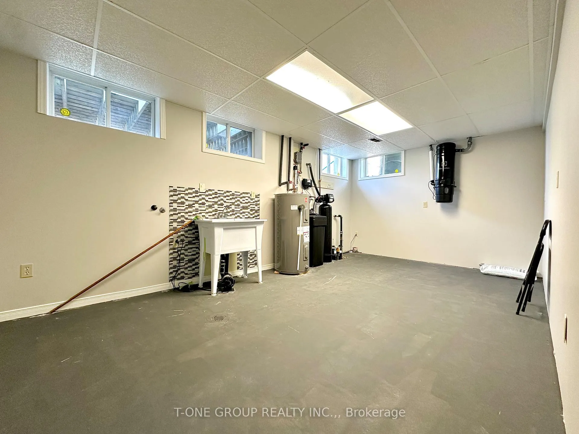 Photo 33 of 1724 County Road 3, Prince Edward County, Ameliasburg Ward — HOMEH