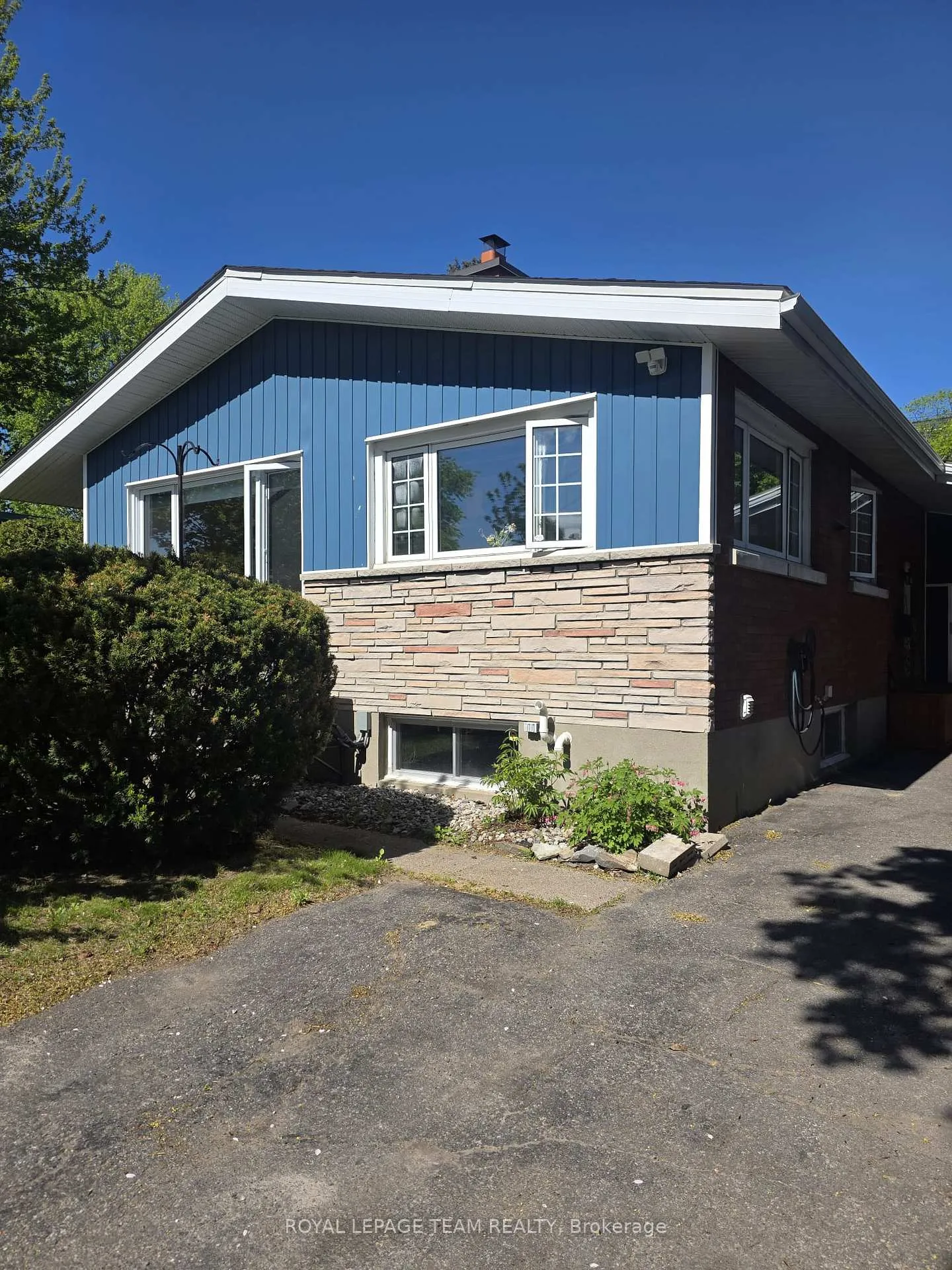 Photo 2 of Unit B, 773 May Street, Ottawa, Castle Heights — HOMEH