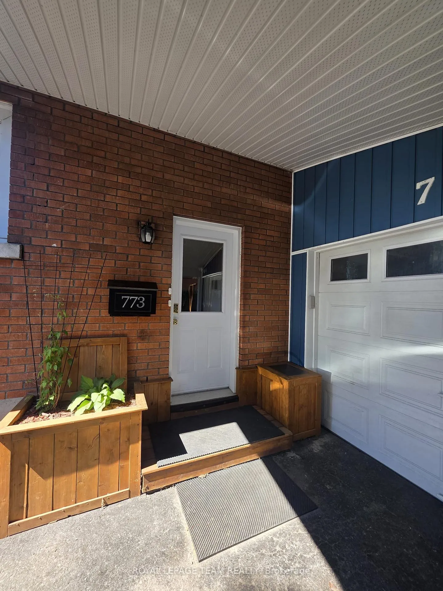Photo 3 of Unit B, 773 May Street, Ottawa, Castle Heights — HOMEH