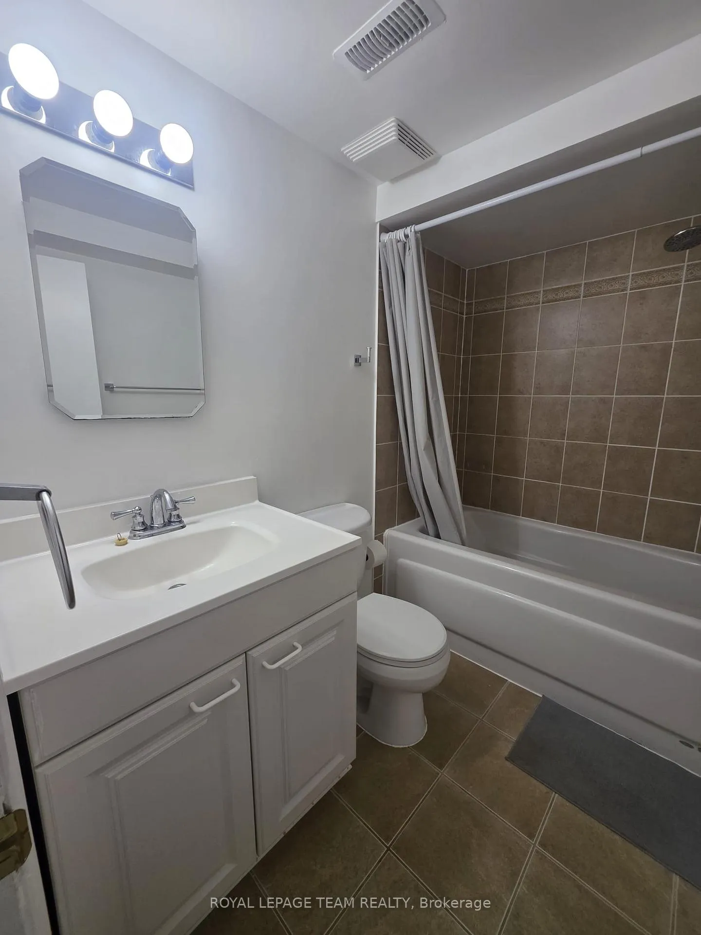 Photo 15 of Unit B, 773 May Street, Ottawa, Castle Heights — HOMEH