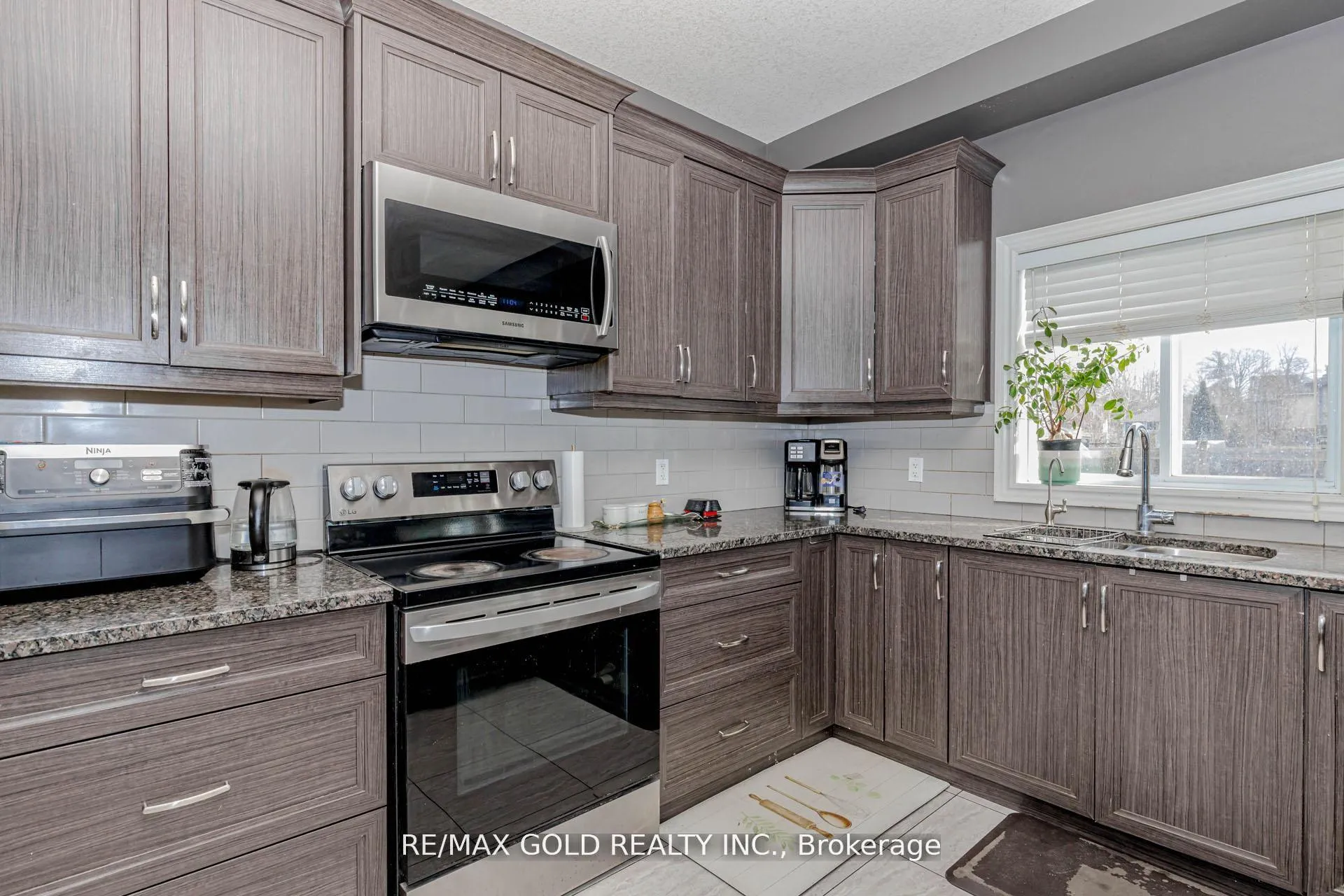 Photo 16 of 240 Birkinshaw Road, Cambridge, Christopher-Champlain — HOMEH