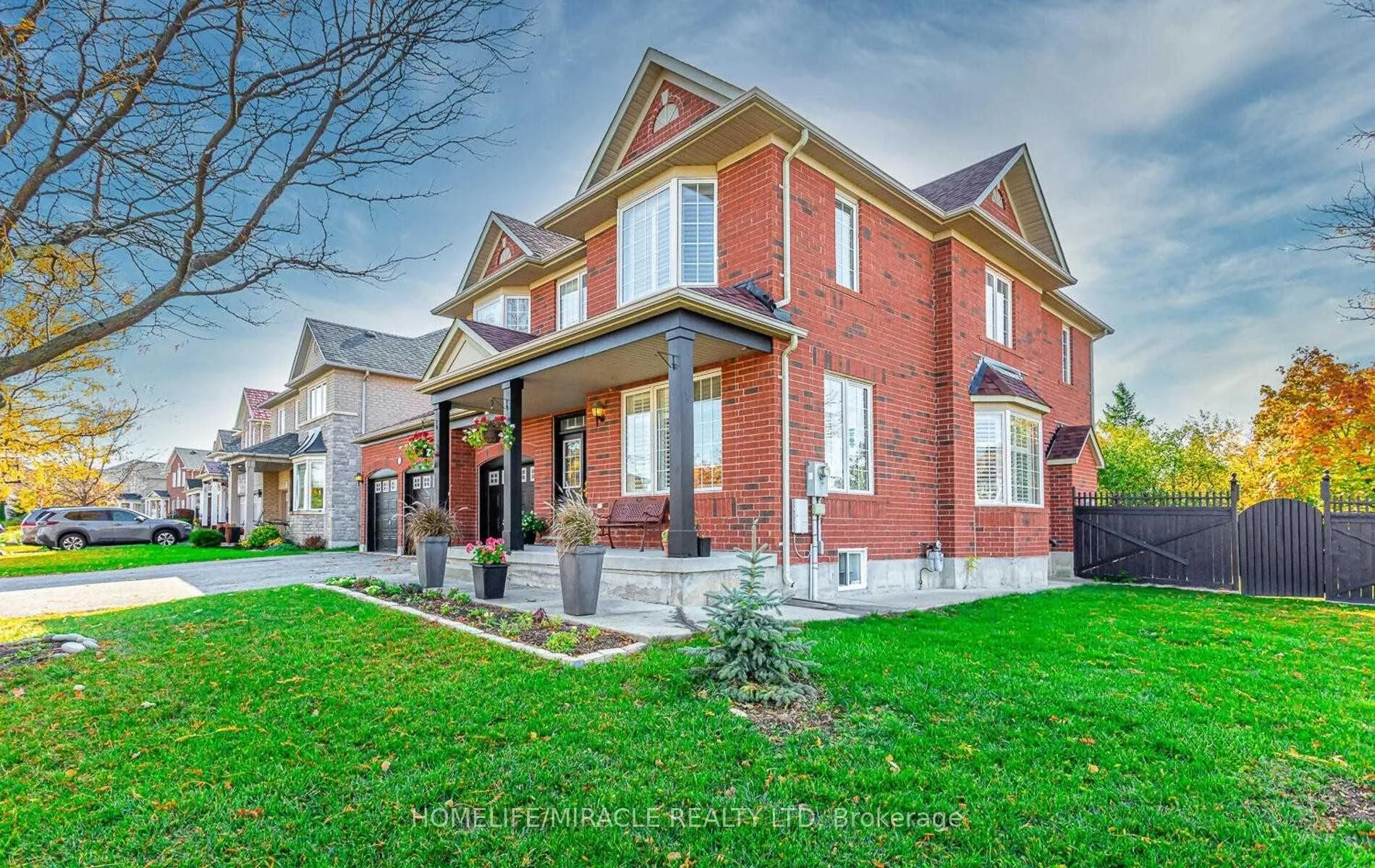 Photo 2 of 1 Pali Drive, Brampton, Vales of Castlemore — HOMEH