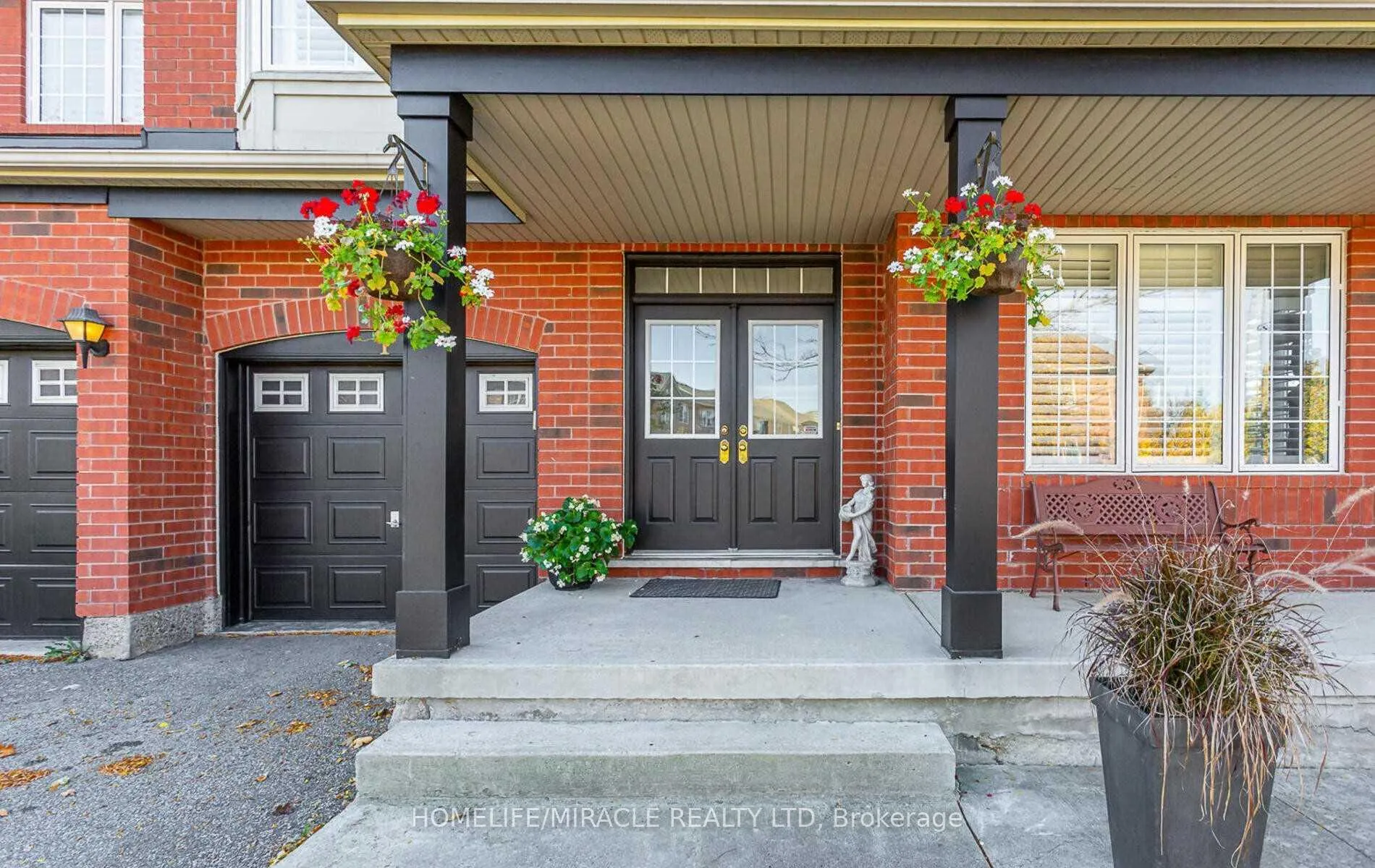 Photo 3 of 1 Pali Drive, Brampton, Vales of Castlemore — HOMEH