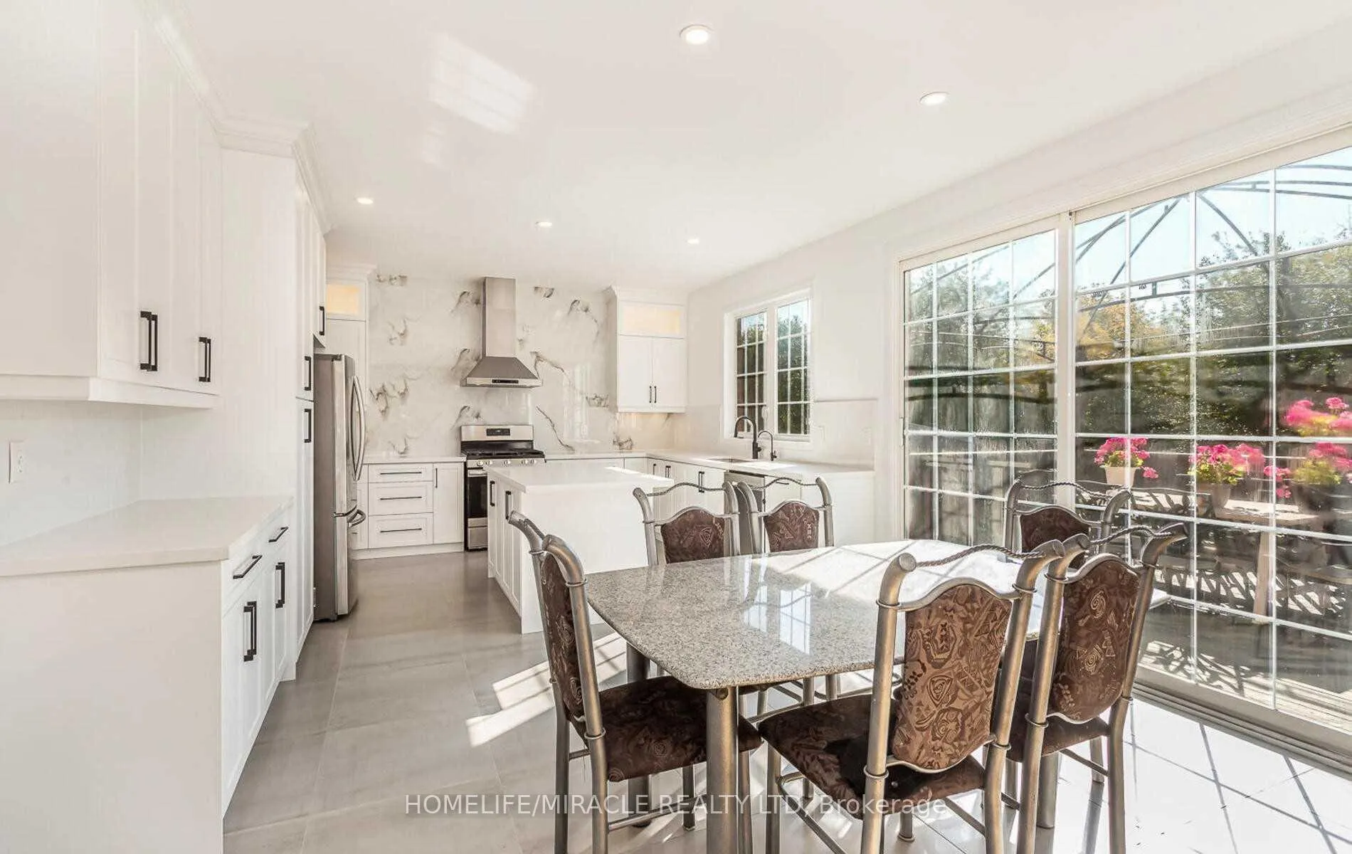 Photo 10 of 1 Pali Drive, Brampton, Vales of Castlemore — HOMEH