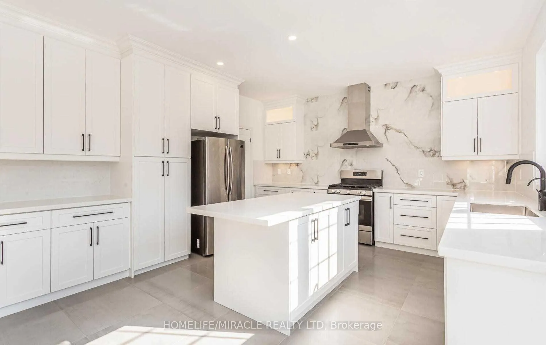 Photo 11 of 1 Pali Drive, Brampton, Vales of Castlemore — HOMEH