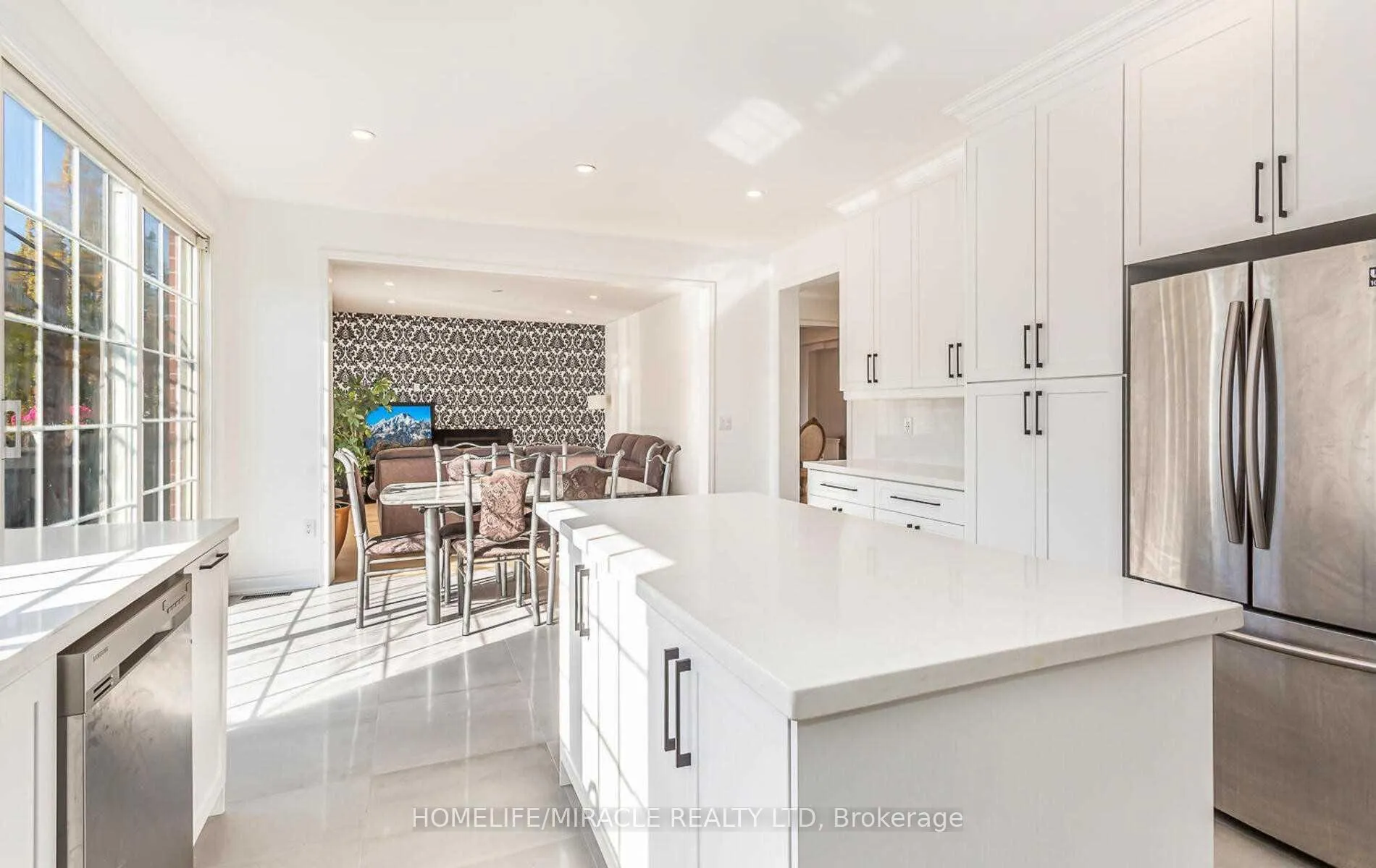 Photo 12 of 1 Pali Drive, Brampton, Vales of Castlemore — HOMEH