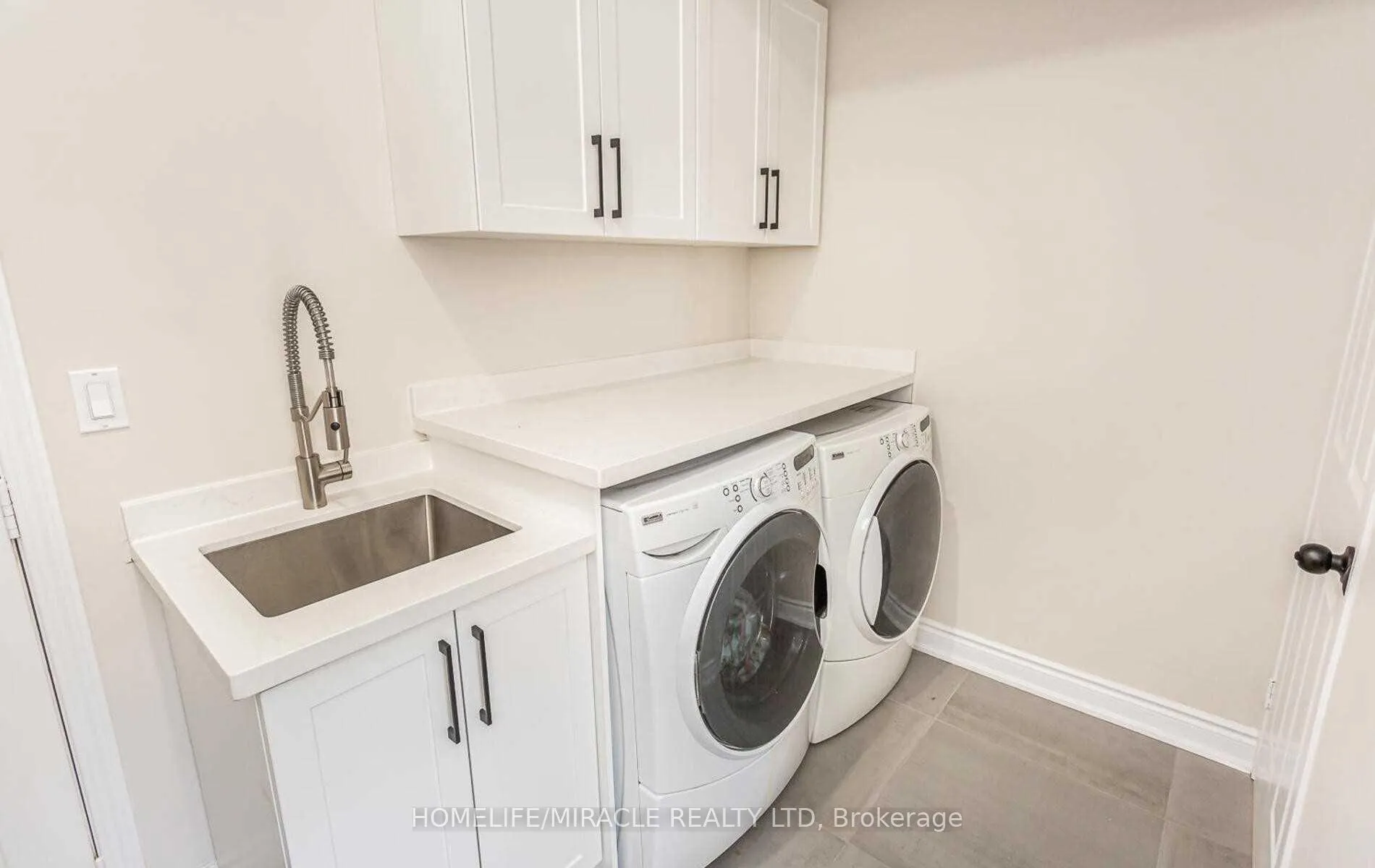 Photo 15 of 1 Pali Drive, Brampton, Vales of Castlemore — HOMEH