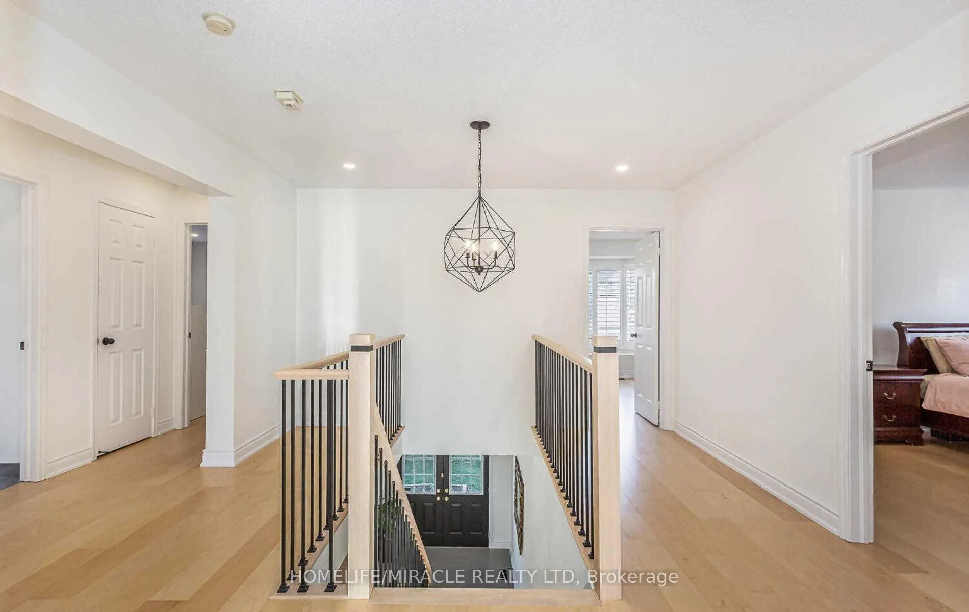 Photo 16 of 1 Pali Drive, Brampton, Vales of Castlemore — HOMEH