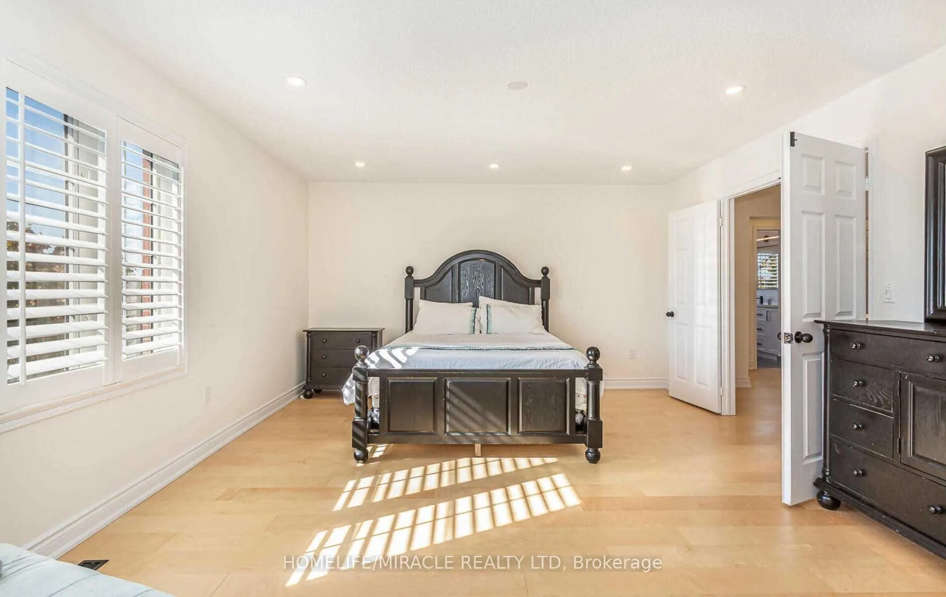 Photo 17 of 1 Pali Drive, Brampton, Vales of Castlemore — HOMEH