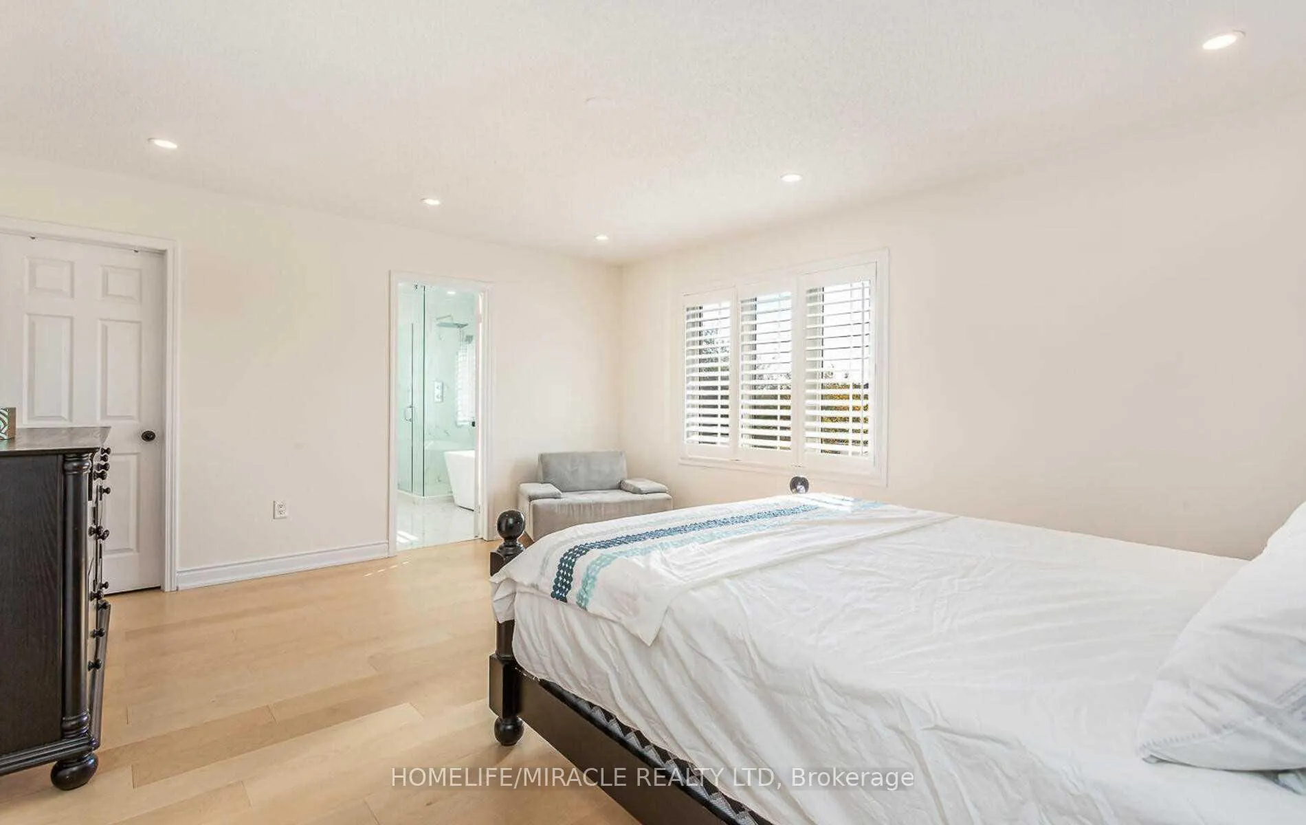 Photo 18 of 1 Pali Drive, Brampton, Vales of Castlemore — HOMEH