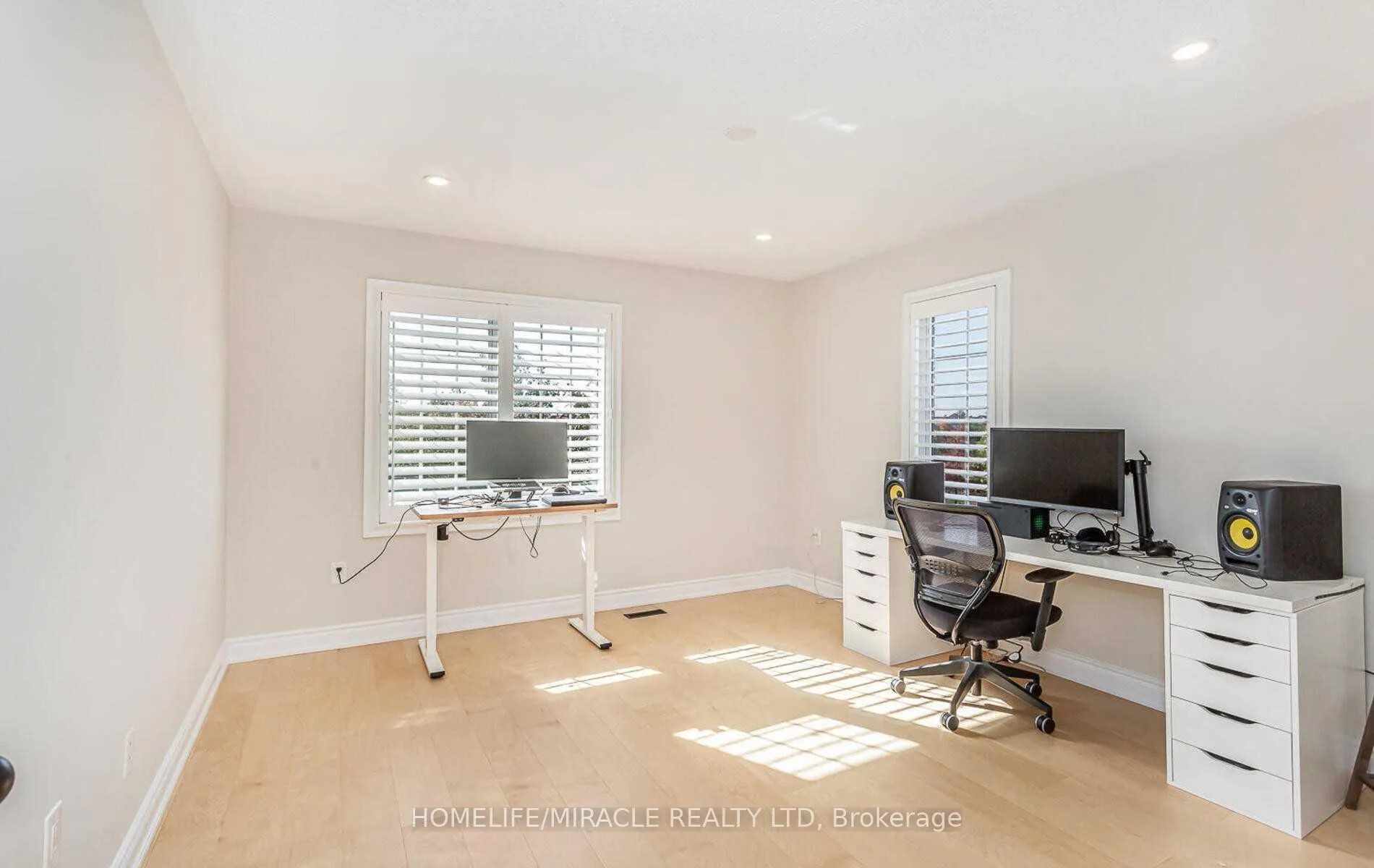 Photo 23 of 1 Pali Drive, Brampton, Vales of Castlemore — HOMEH