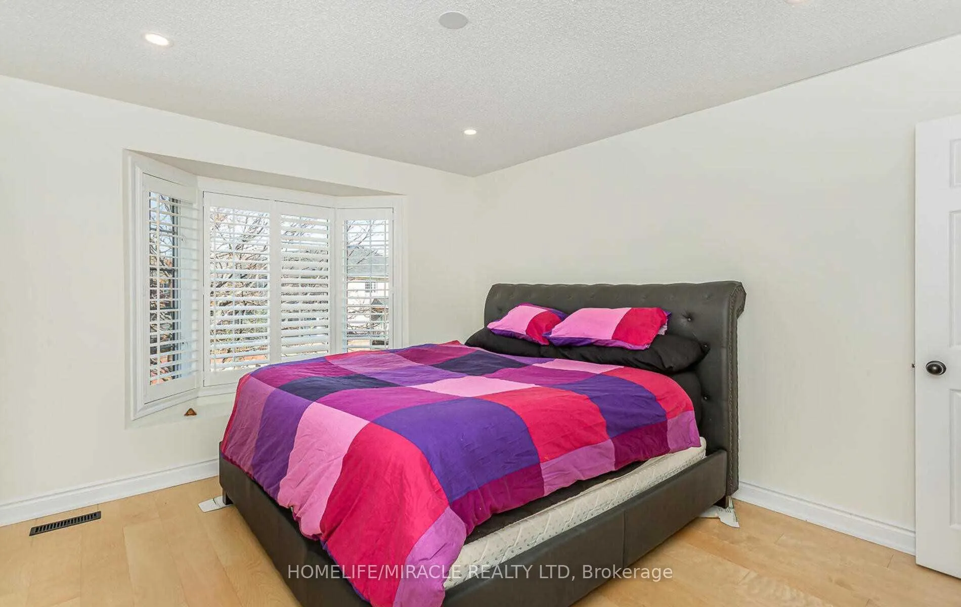 Photo 25 of 1 Pali Drive, Brampton, Vales of Castlemore — HOMEH