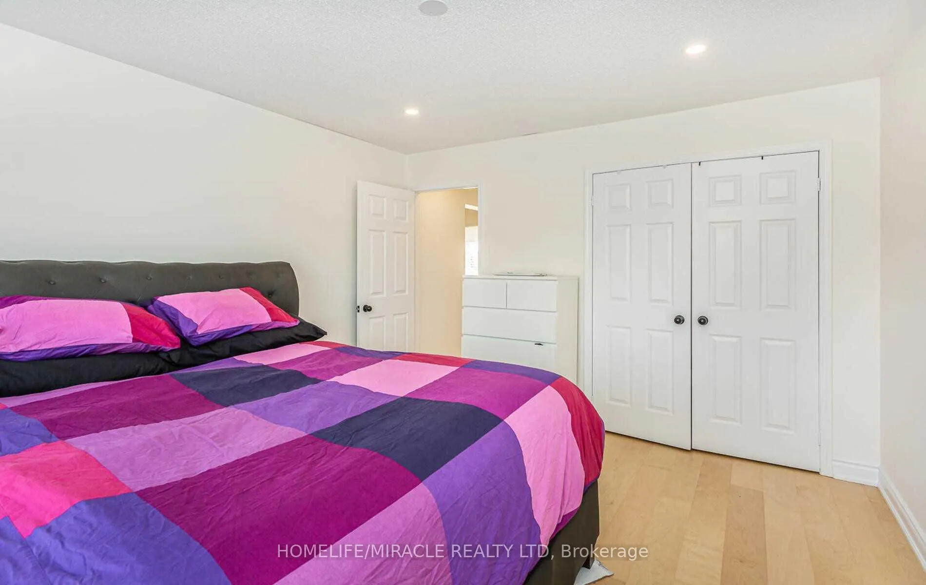 Photo 26 of 1 Pali Drive, Brampton, Vales of Castlemore — HOMEH