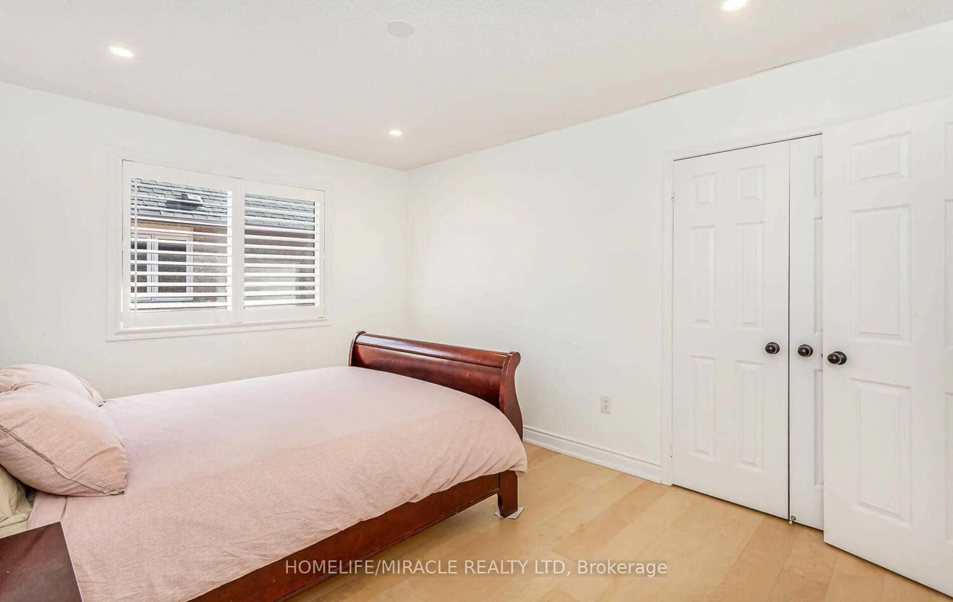 Photo 28 of 1 Pali Drive, Brampton, Vales of Castlemore — HOMEH