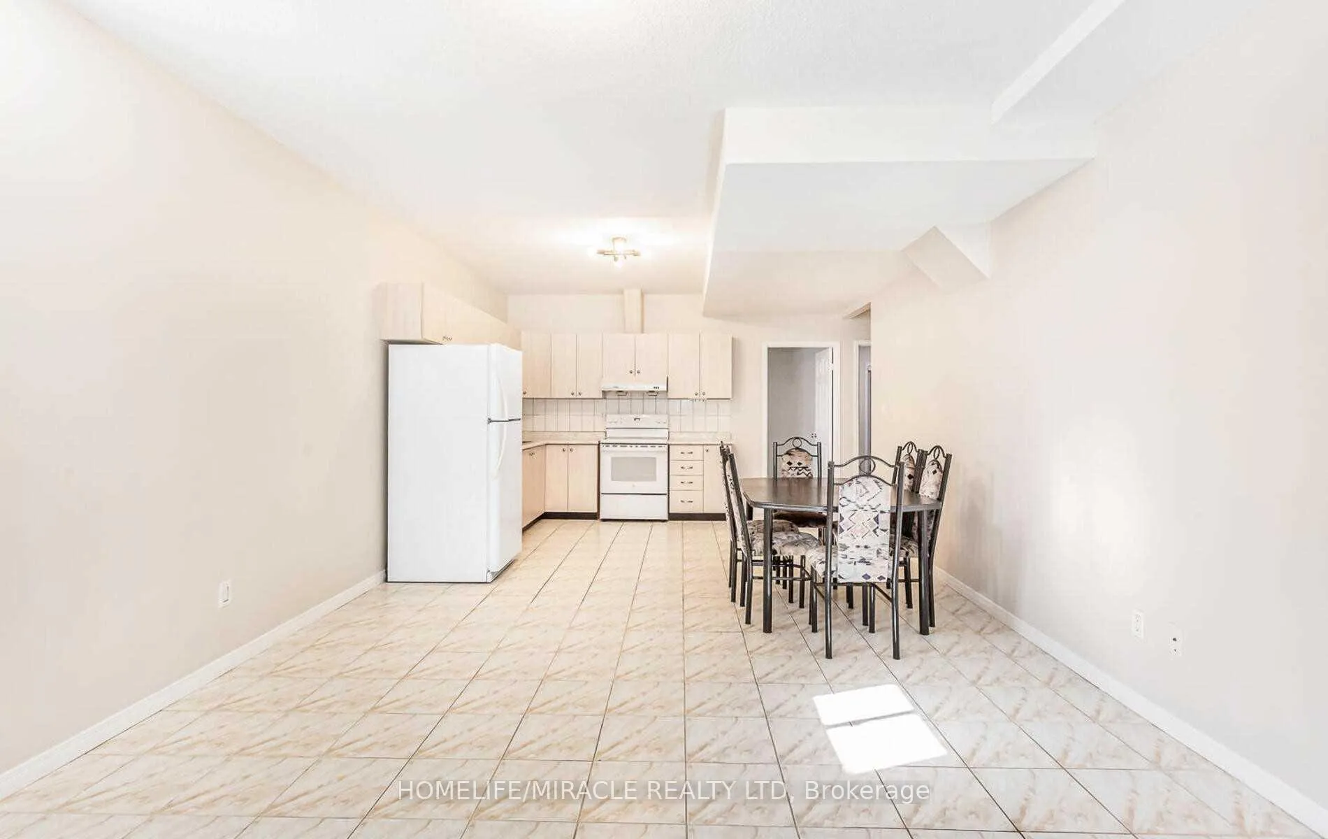 Photo 32 of 1 Pali Drive, Brampton, Vales of Castlemore — HOMEH