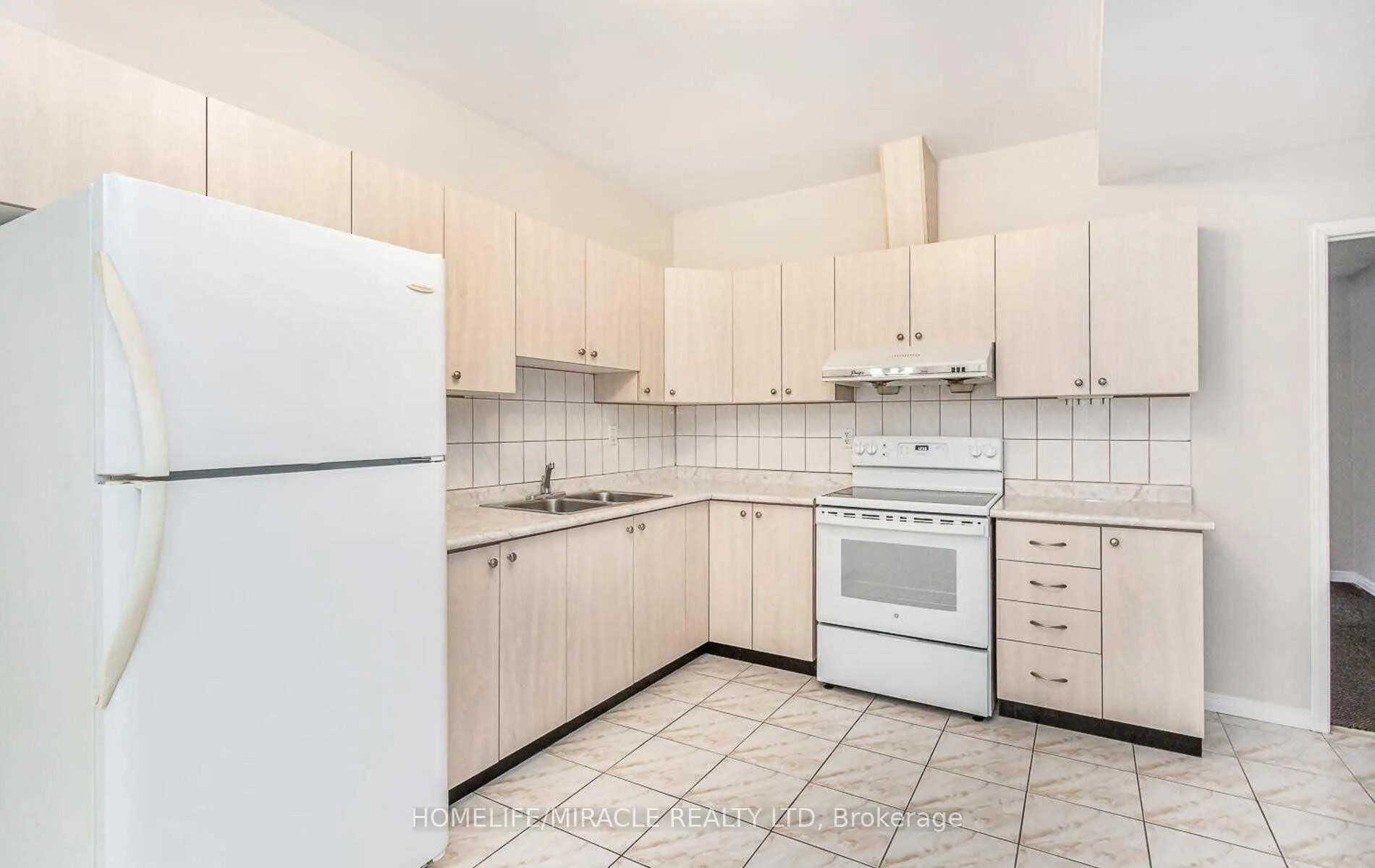 Photo 33 of 1 Pali Drive, Brampton, Vales of Castlemore — HOMEH