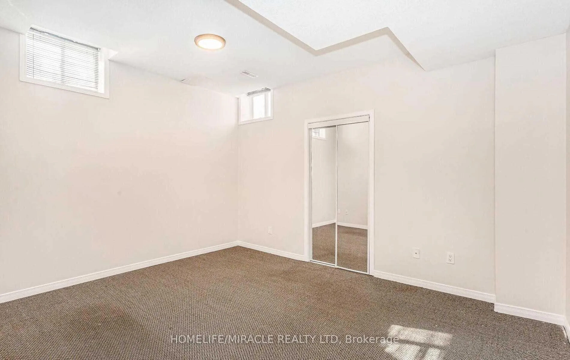 Photo 34 of 1 Pali Drive, Brampton, Vales of Castlemore — HOMEH