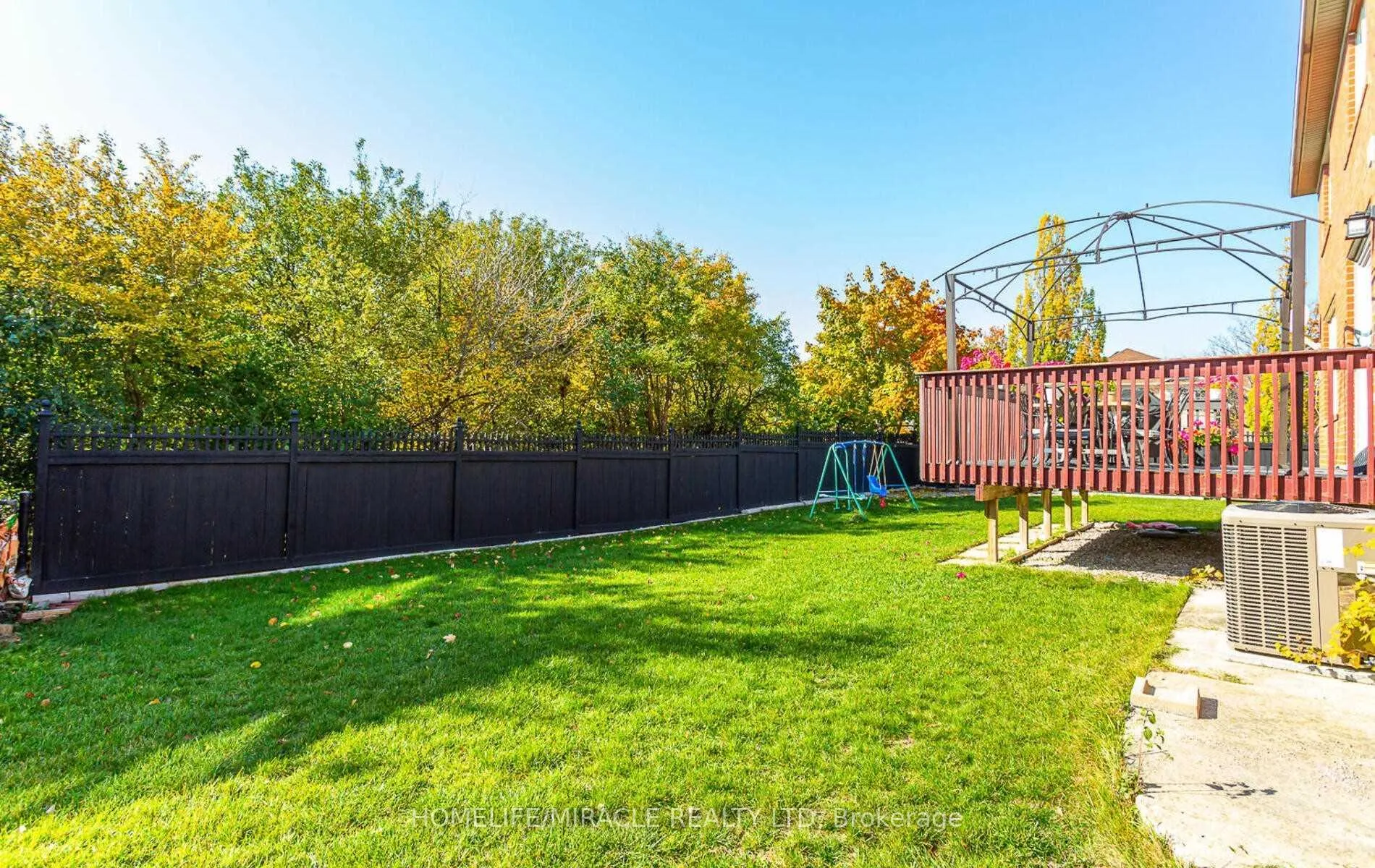 Photo 38 of 1 Pali Drive, Brampton, Vales of Castlemore — HOMEH