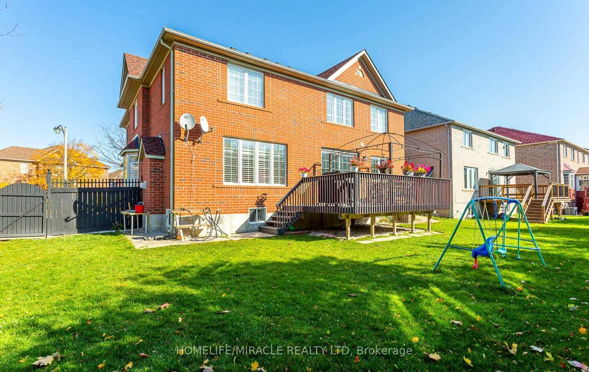 Photo 39 of 1 Pali Drive, Brampton, Vales of Castlemore — HOMEH