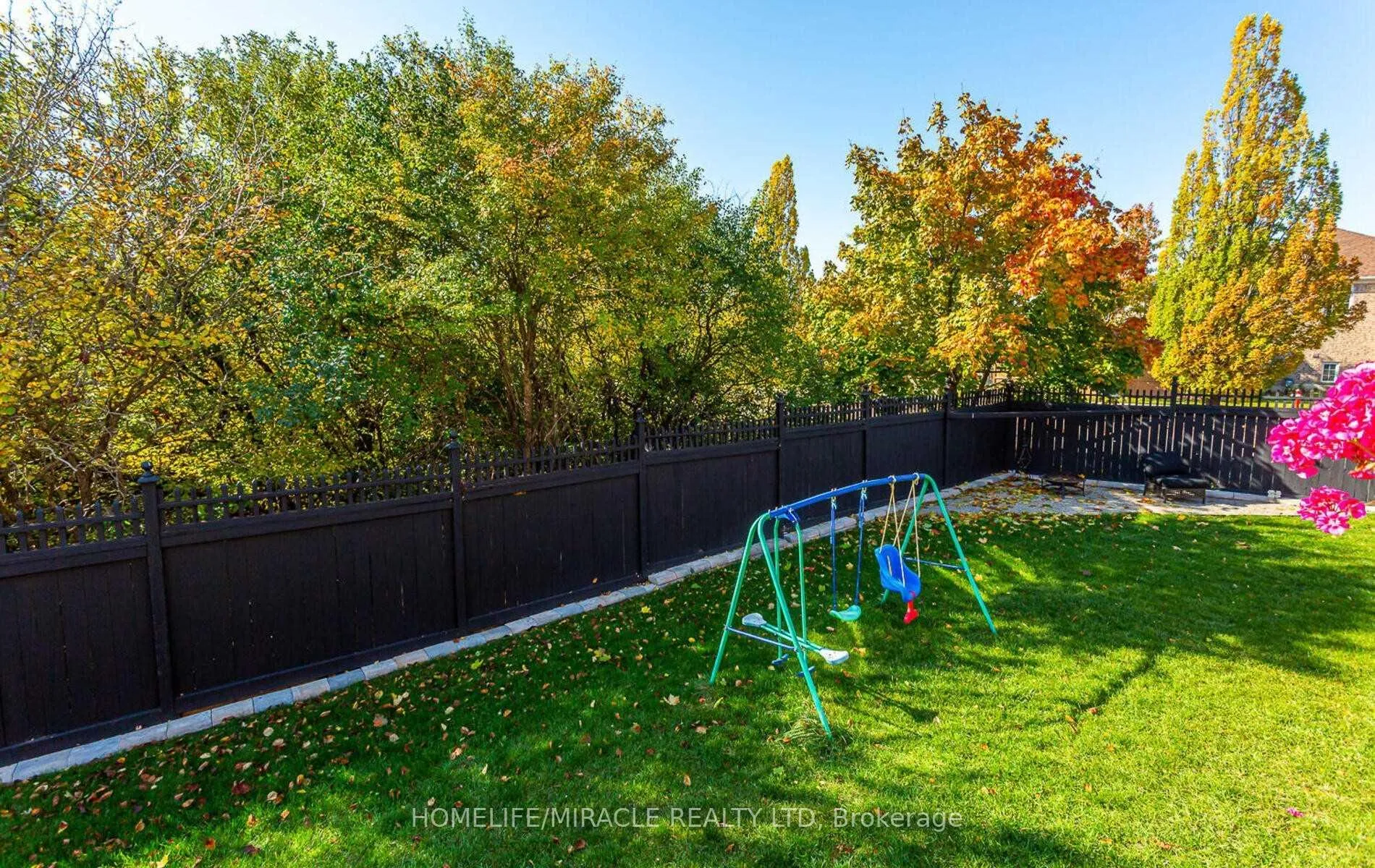 Photo 40 of 1 Pali Drive, Brampton, Vales of Castlemore — HOMEH