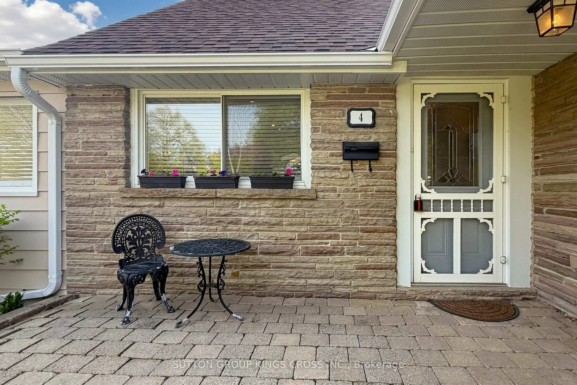 Photo 2 of 4 Matthew Street, Orangeville — HOMEH