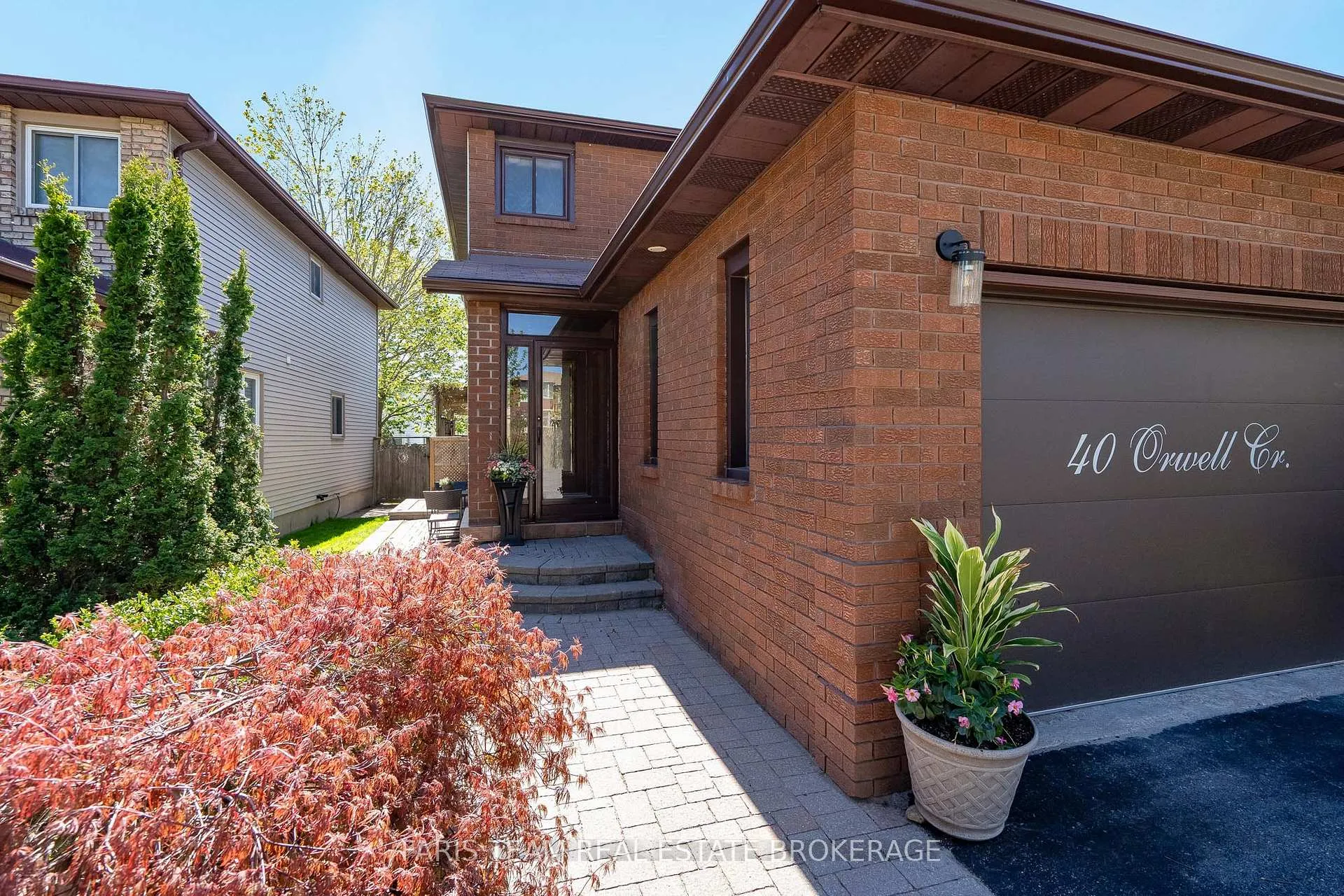 Photo 3 of 40 Orwell Crescent, Barrie, Letitia Heights — HOMEH