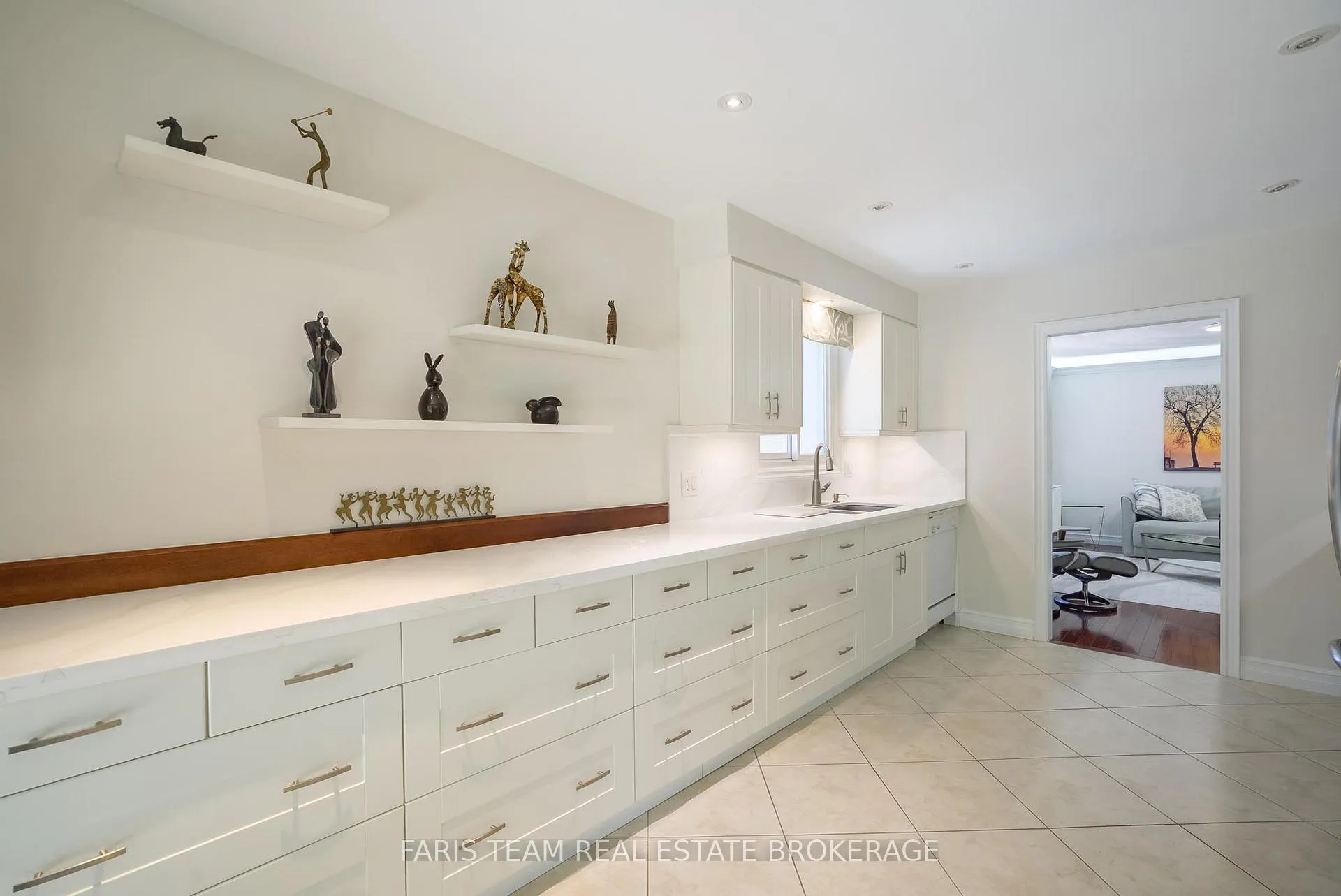 Photo 6 of 40 Orwell Crescent, Barrie, Letitia Heights — HOMEH