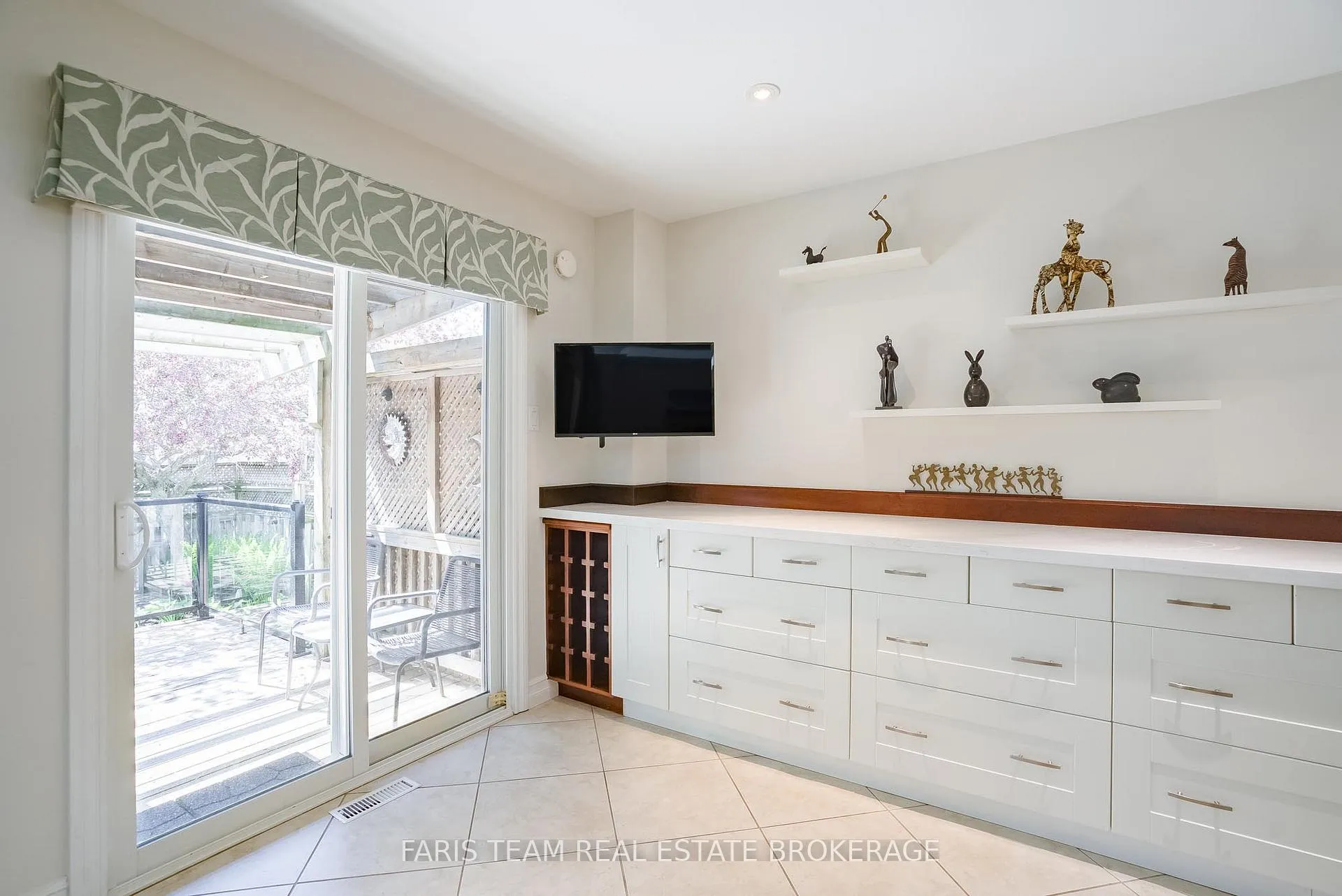 Photo 8 of 40 Orwell Crescent, Barrie, Letitia Heights — HOMEH