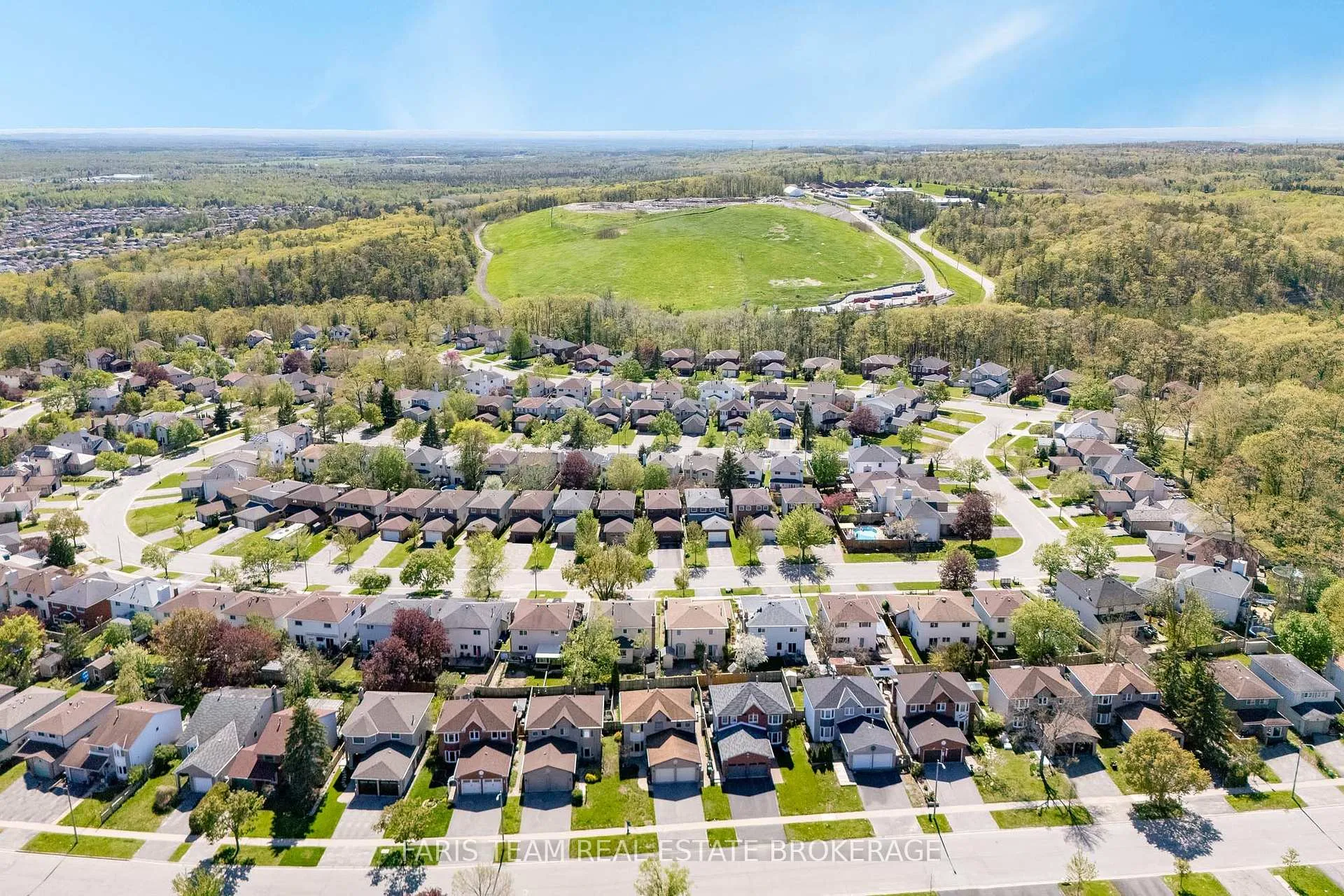 Photo 37 of 40 Orwell Crescent, Barrie, Letitia Heights — HOMEH