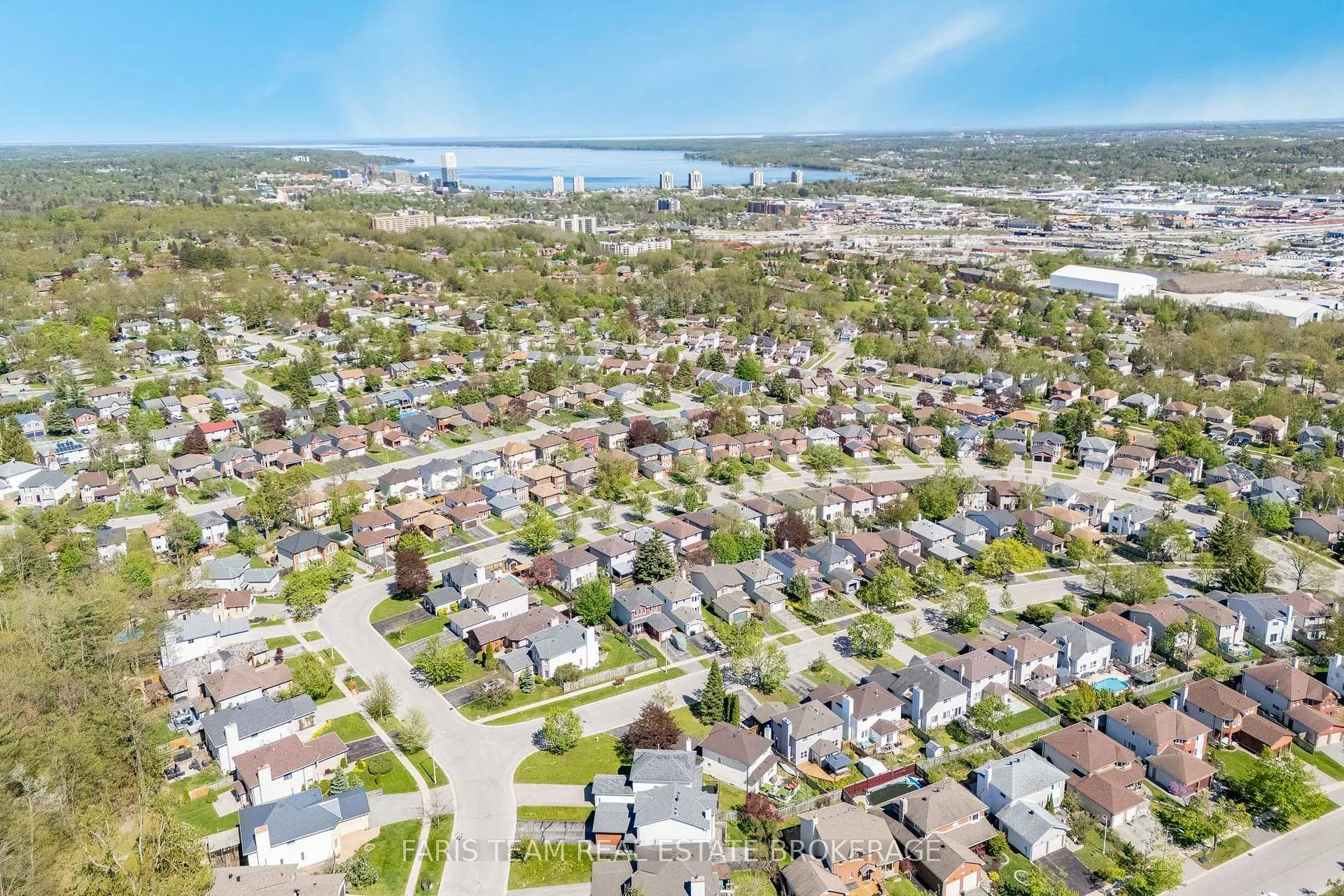 Photo 38 of 40 Orwell Crescent, Barrie, Letitia Heights — HOMEH