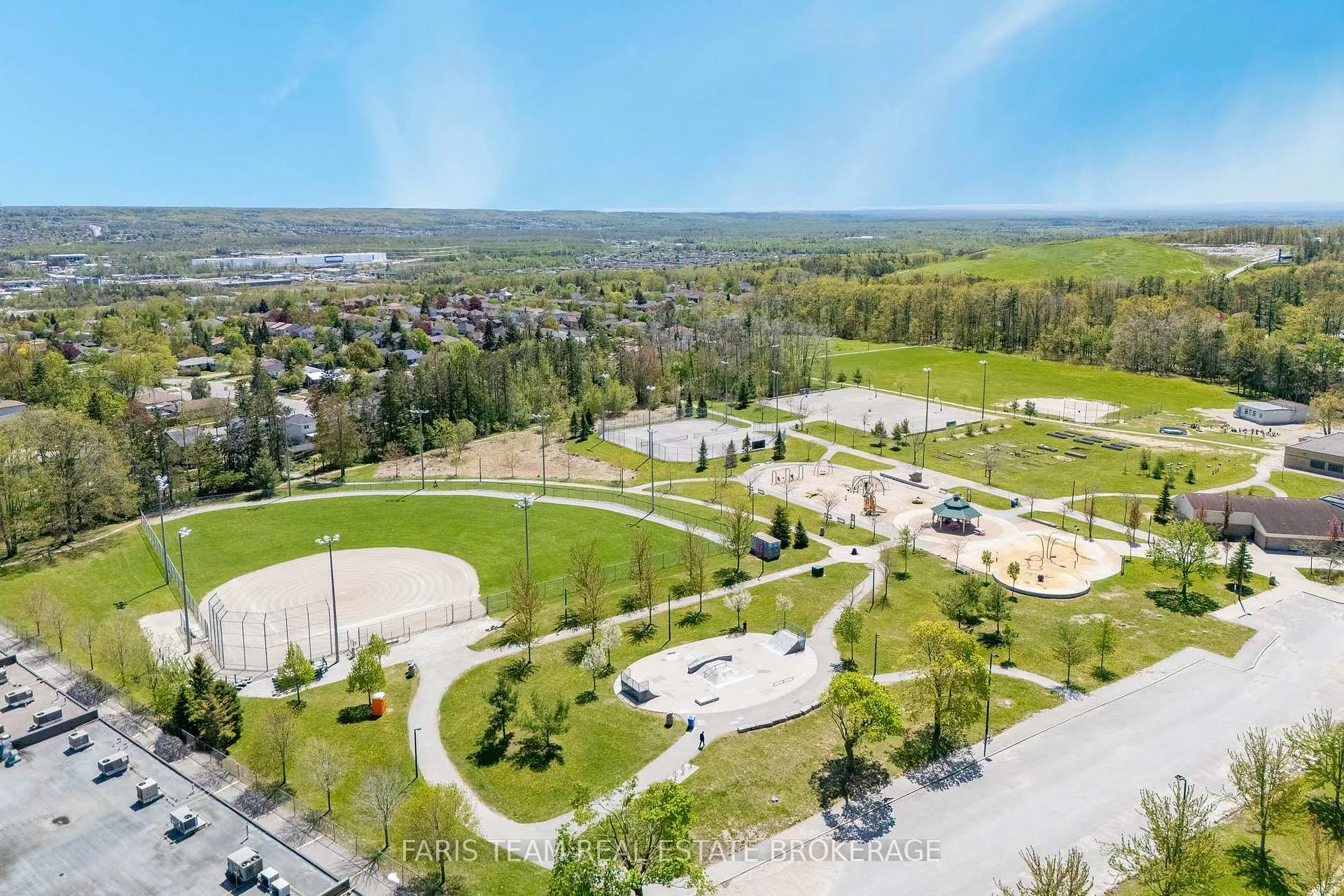 Photo 39 of 40 Orwell Crescent, Barrie, Letitia Heights — HOMEH