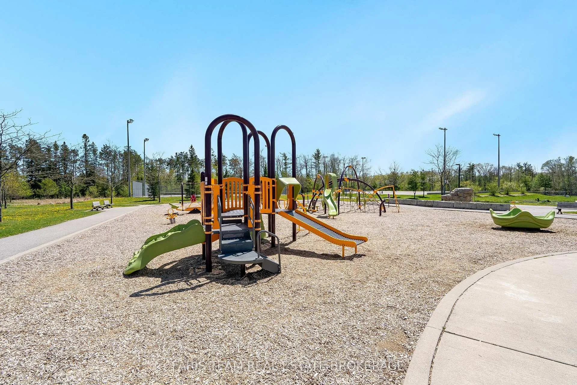Photo 41 of 40 Orwell Crescent, Barrie, Letitia Heights — HOMEH