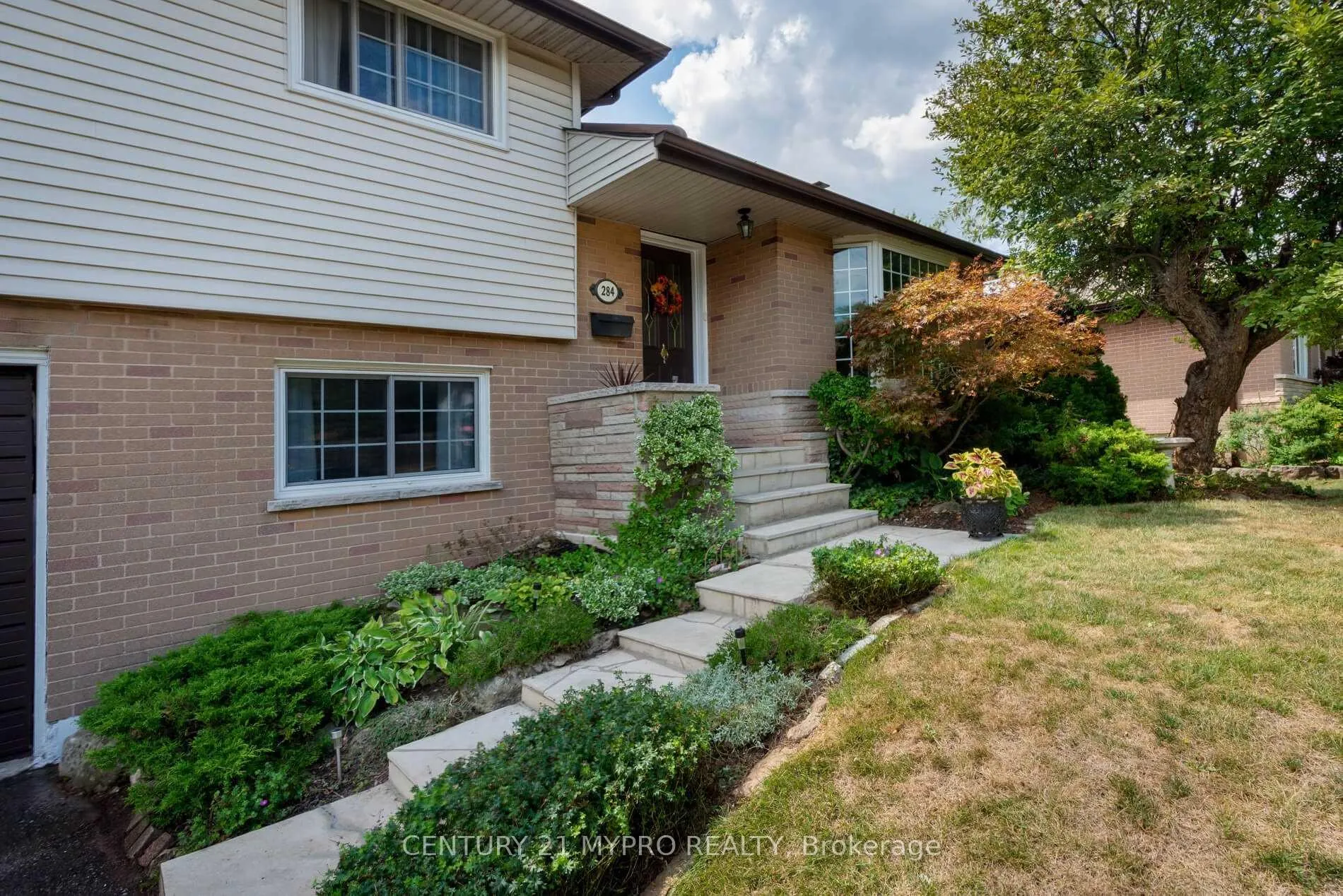 Photo 2 of 284 Hampton Heath Road, Burlington, Appleby — HOMEH