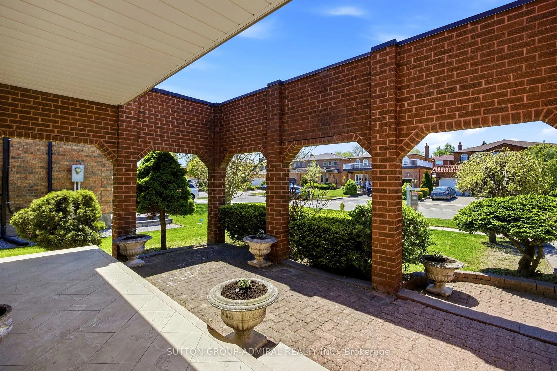 Photo 3 of 108 Benjamin Drive, Vaughan, East Woodbridge — HOMEH