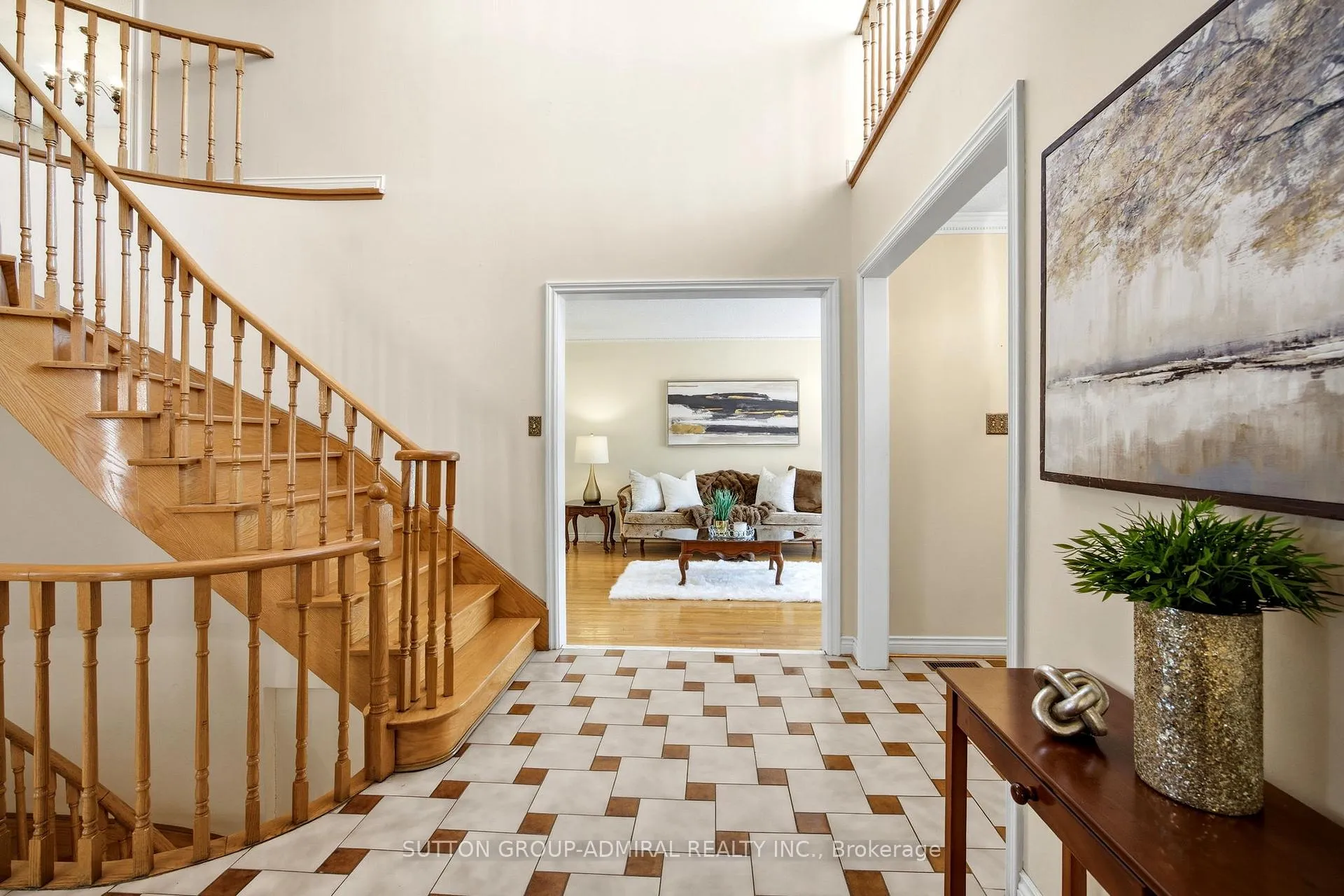 Photo 6 of 108 Benjamin Drive, Vaughan, East Woodbridge — HOMEH