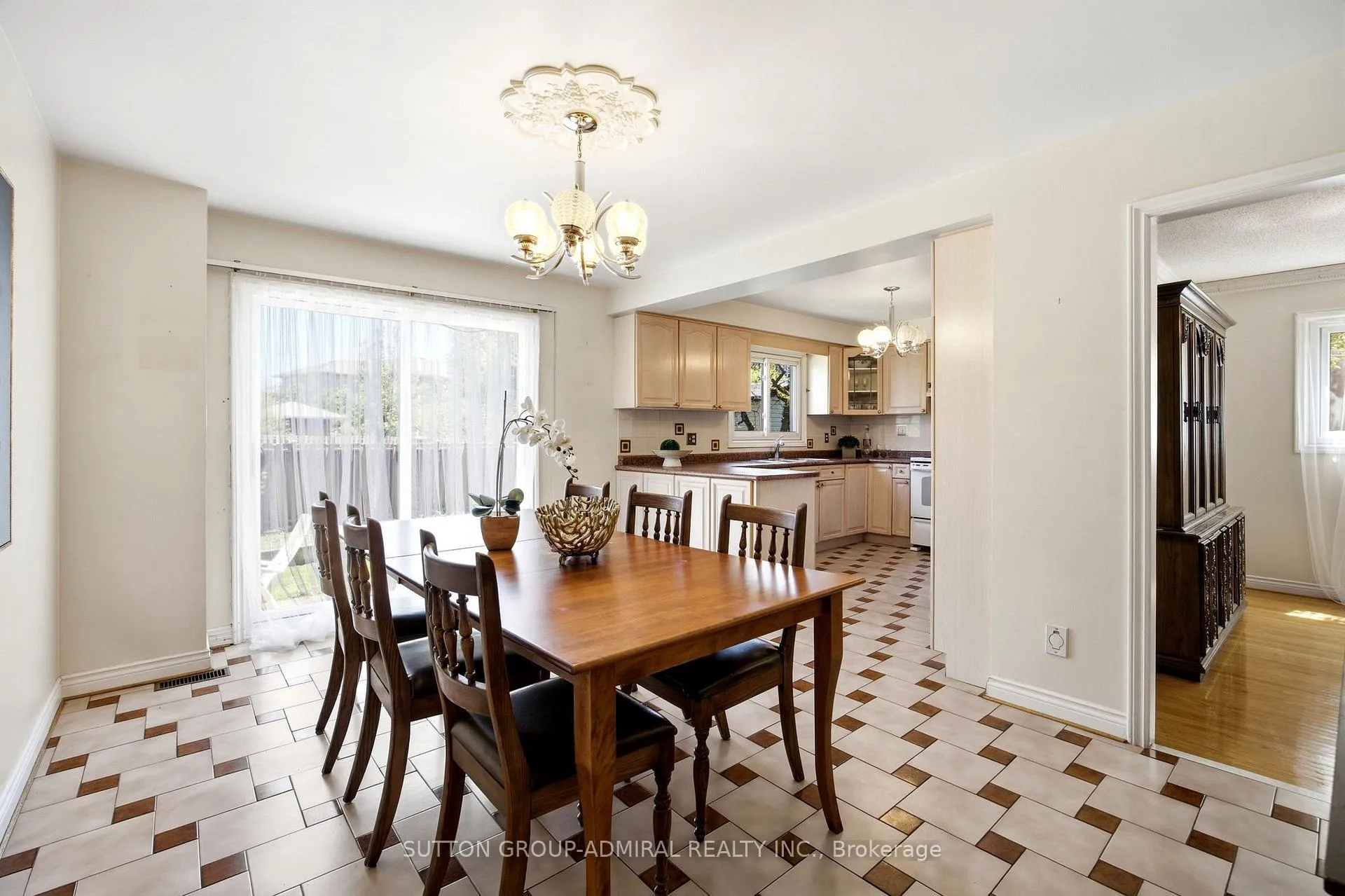 Photo 10 of 108 Benjamin Drive, Vaughan, East Woodbridge — HOMEH