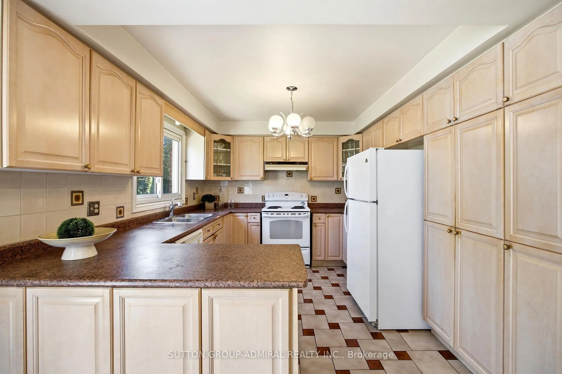 Photo 11 of 108 Benjamin Drive, Vaughan, East Woodbridge — HOMEH