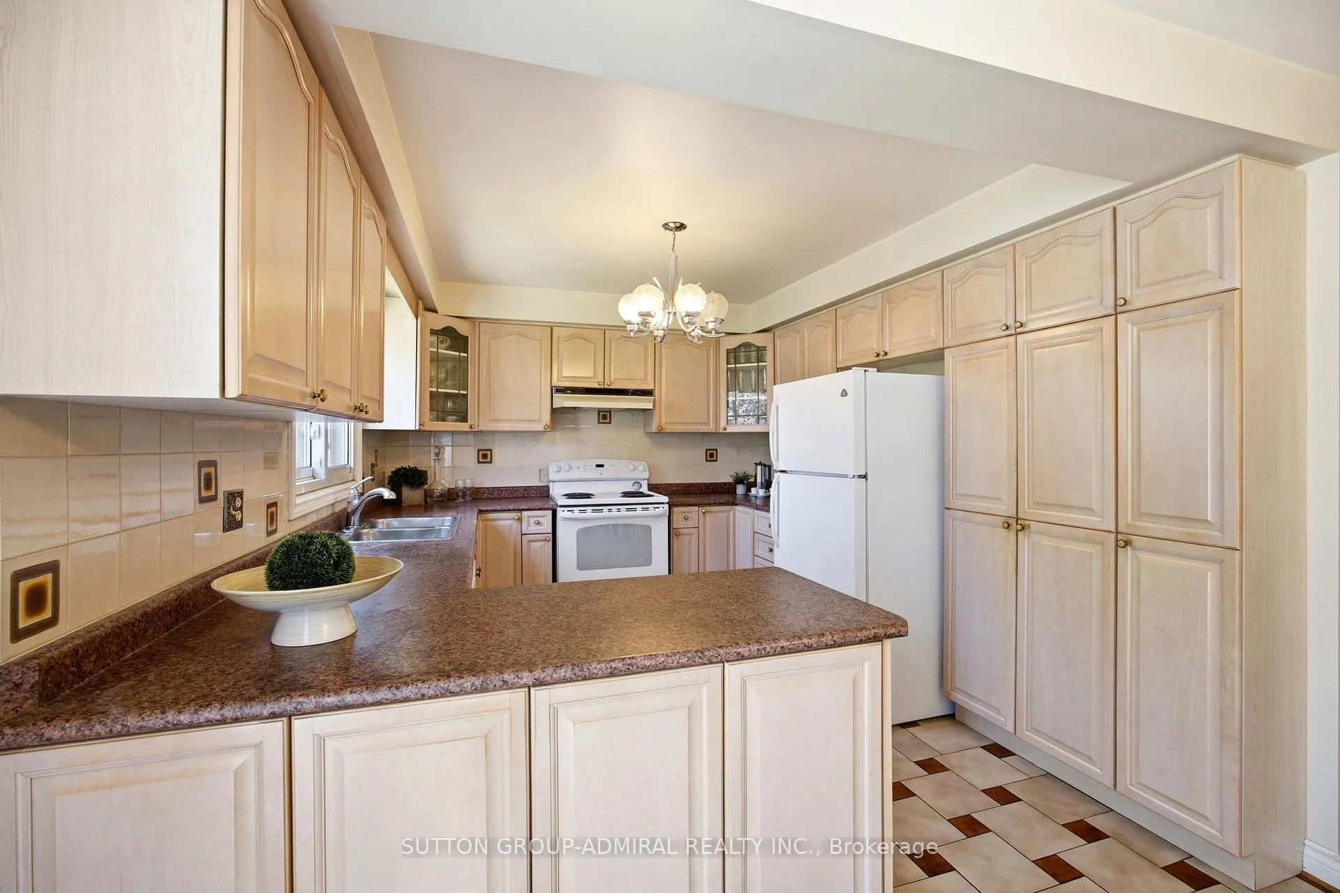 Photo 12 of 108 Benjamin Drive, Vaughan, East Woodbridge — HOMEH