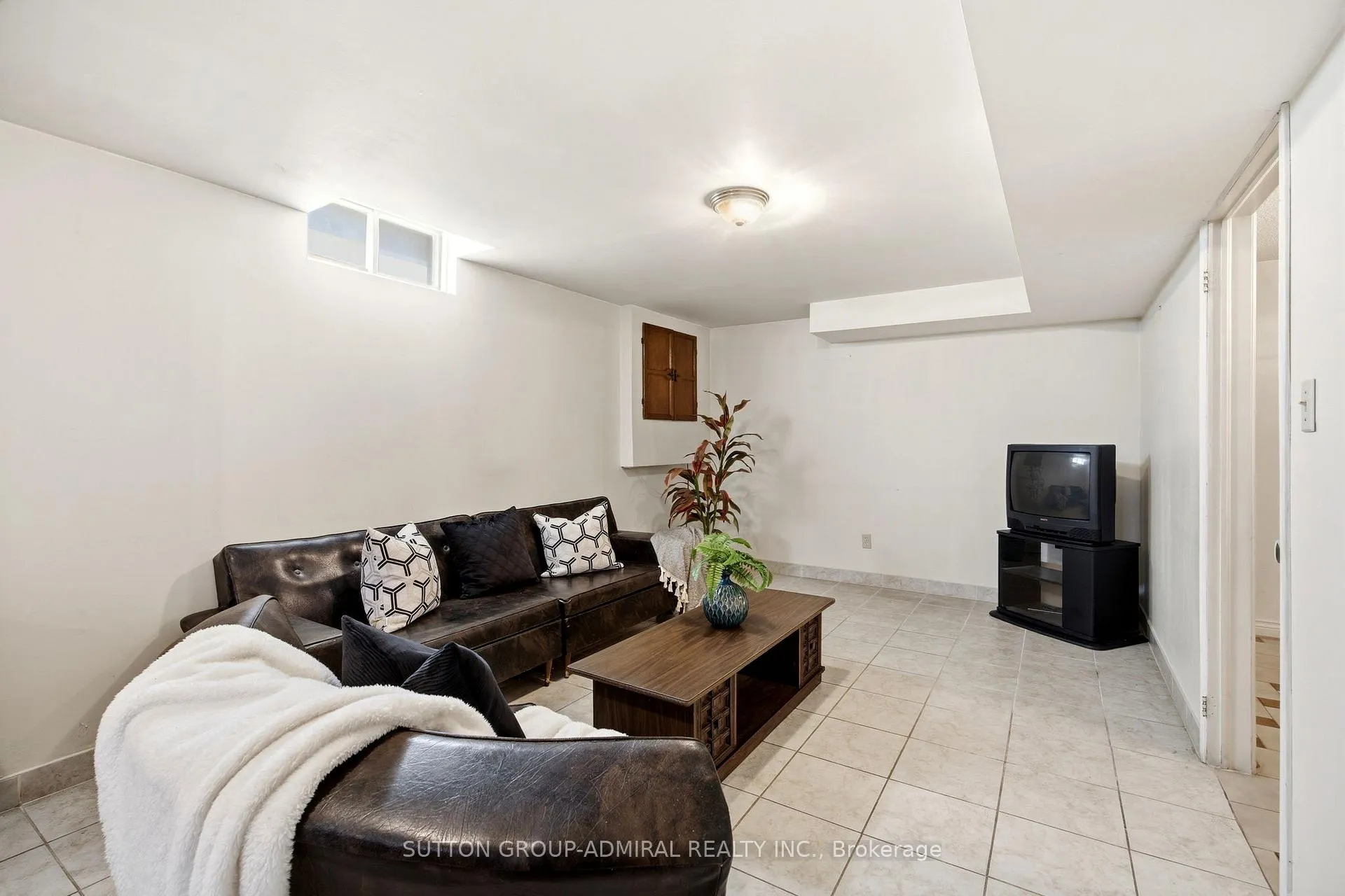 Photo 28 of 108 Benjamin Drive, Vaughan, East Woodbridge — HOMEH