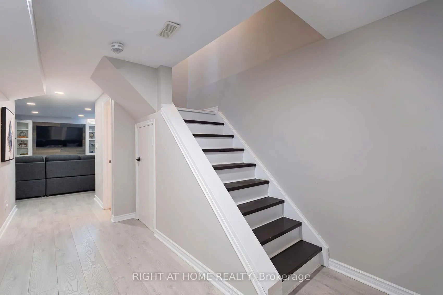 Photo 33 of 4437 Saw Mill Drive, Niagara Falls, Lyons Creek — HOMEH