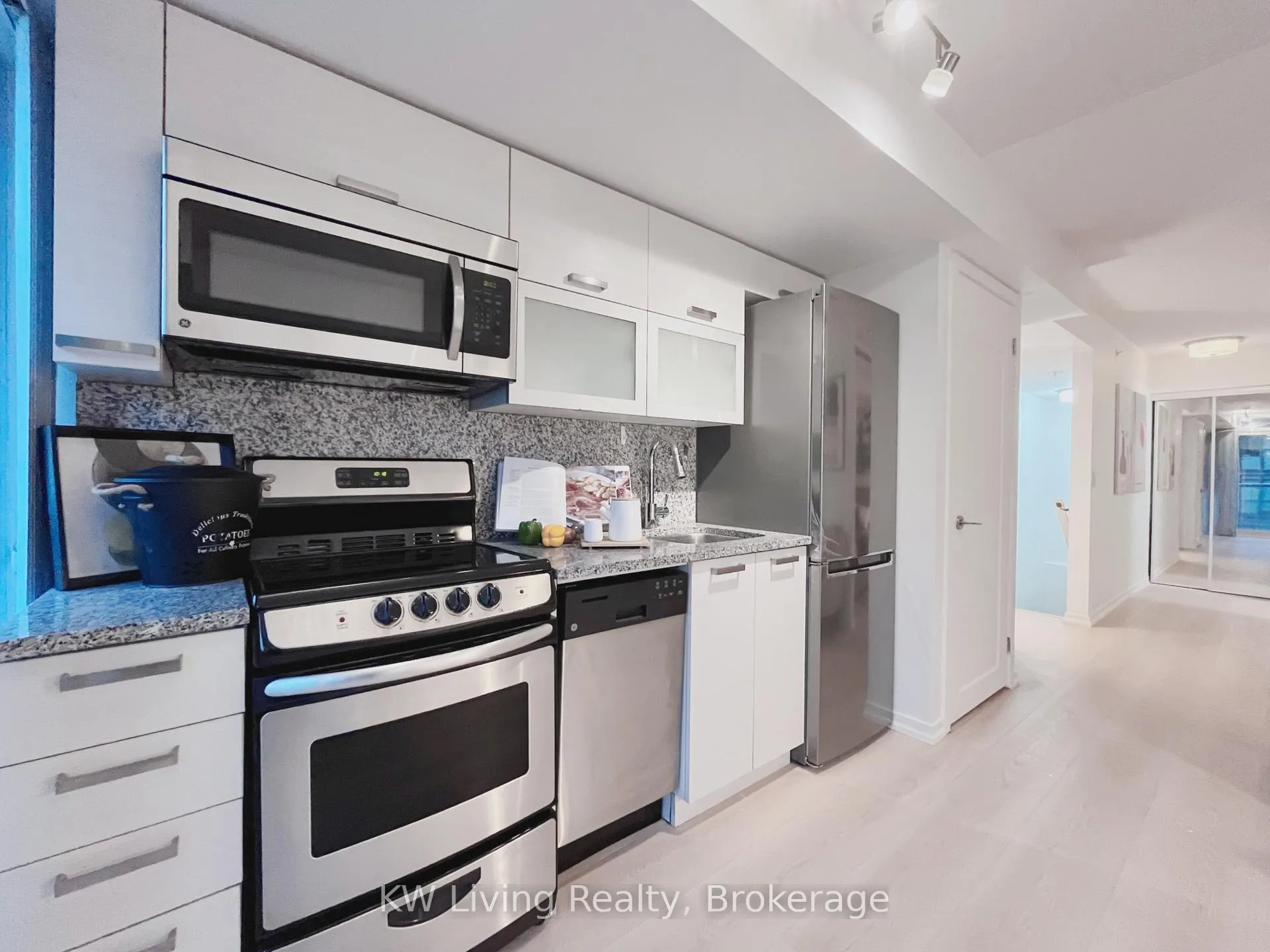 Photo 9 of Unit 1211E, 36 Lisgar Street, Toronto, Little Portugal — HOMEH