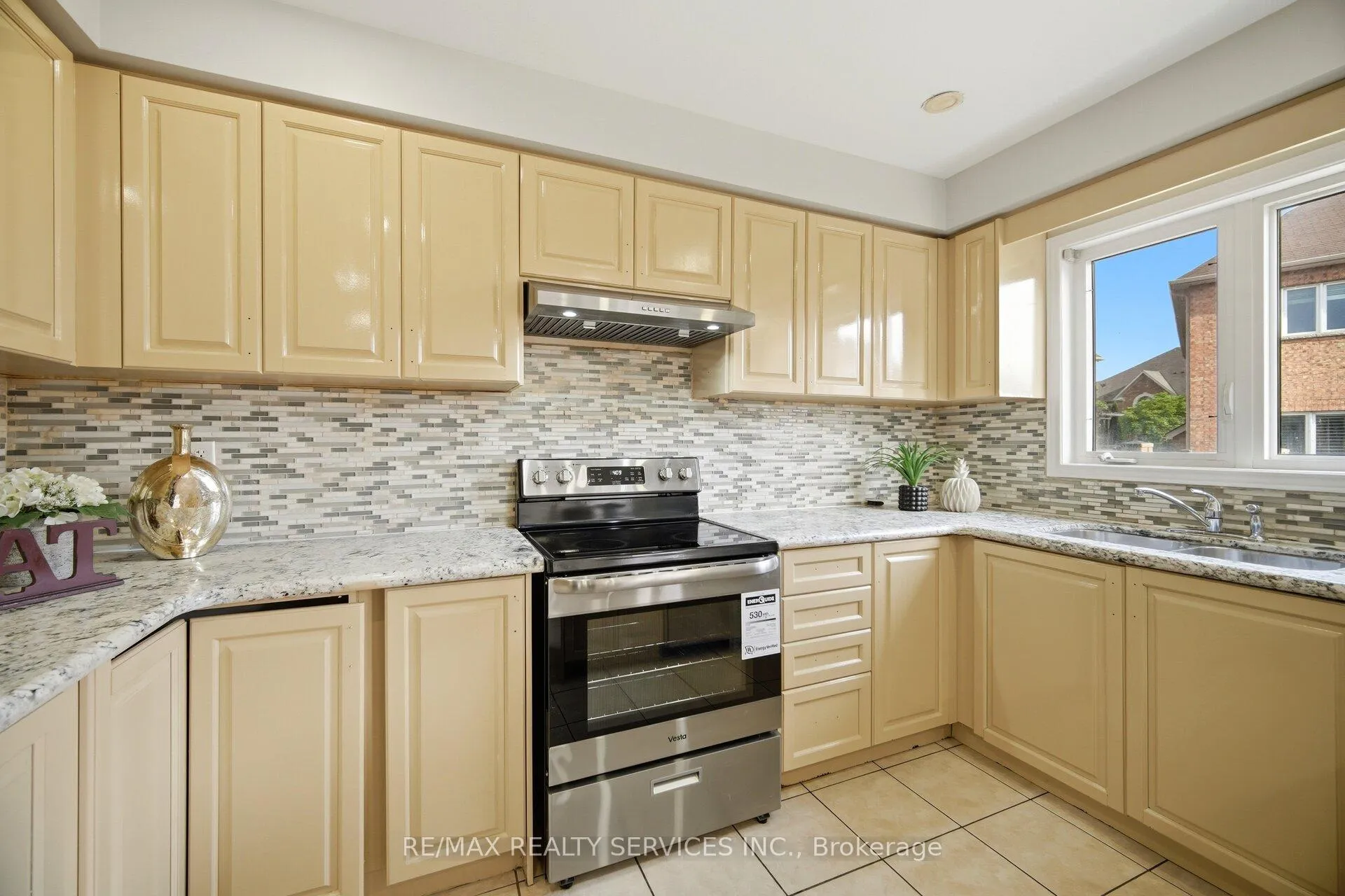 Photo 17 of 84 Pomell Trail, Brampton, Bram East — HOMEH