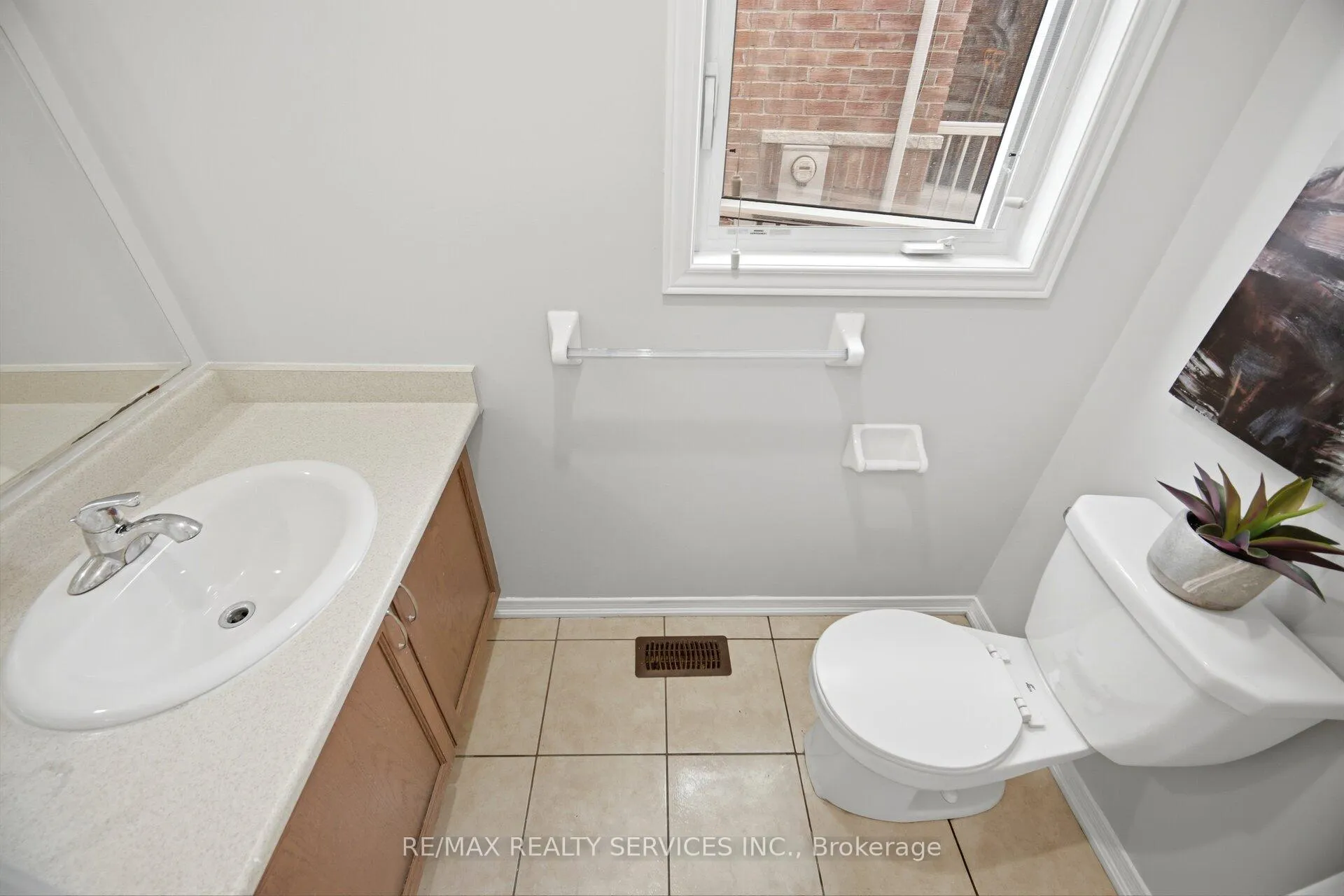 Photo 20 of 84 Pomell Trail, Brampton, Bram East — HOMEH