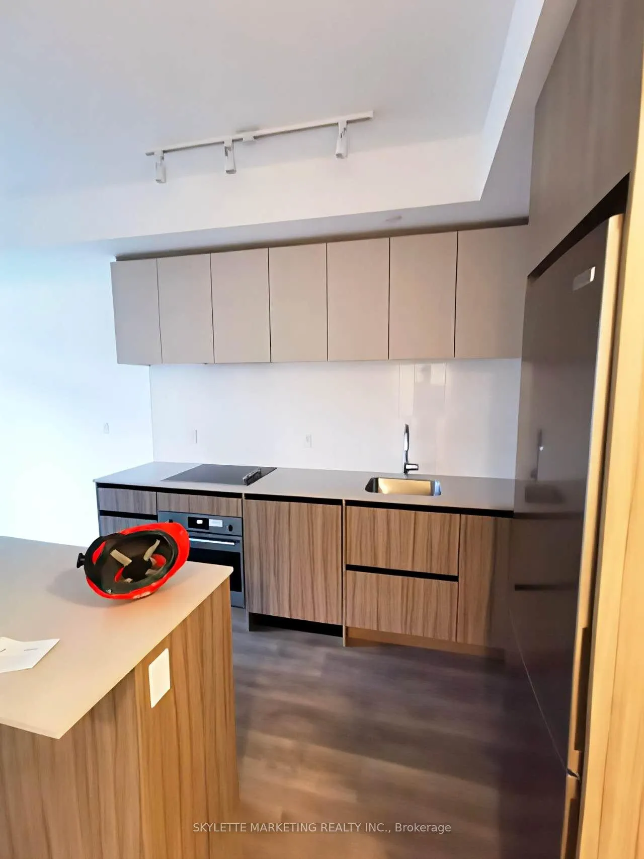 Photo 4 of Unit D-321, 8 Beverley Glen Boulevard, Vaughan, Beverley Glen — HOMEH