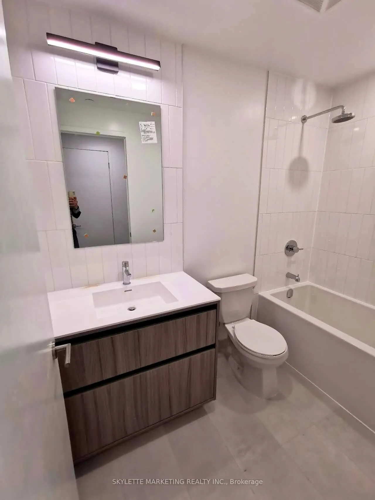Photo 7 of Unit D-321, 8 Beverley Glen Boulevard, Vaughan, Beverley Glen — HOMEH
