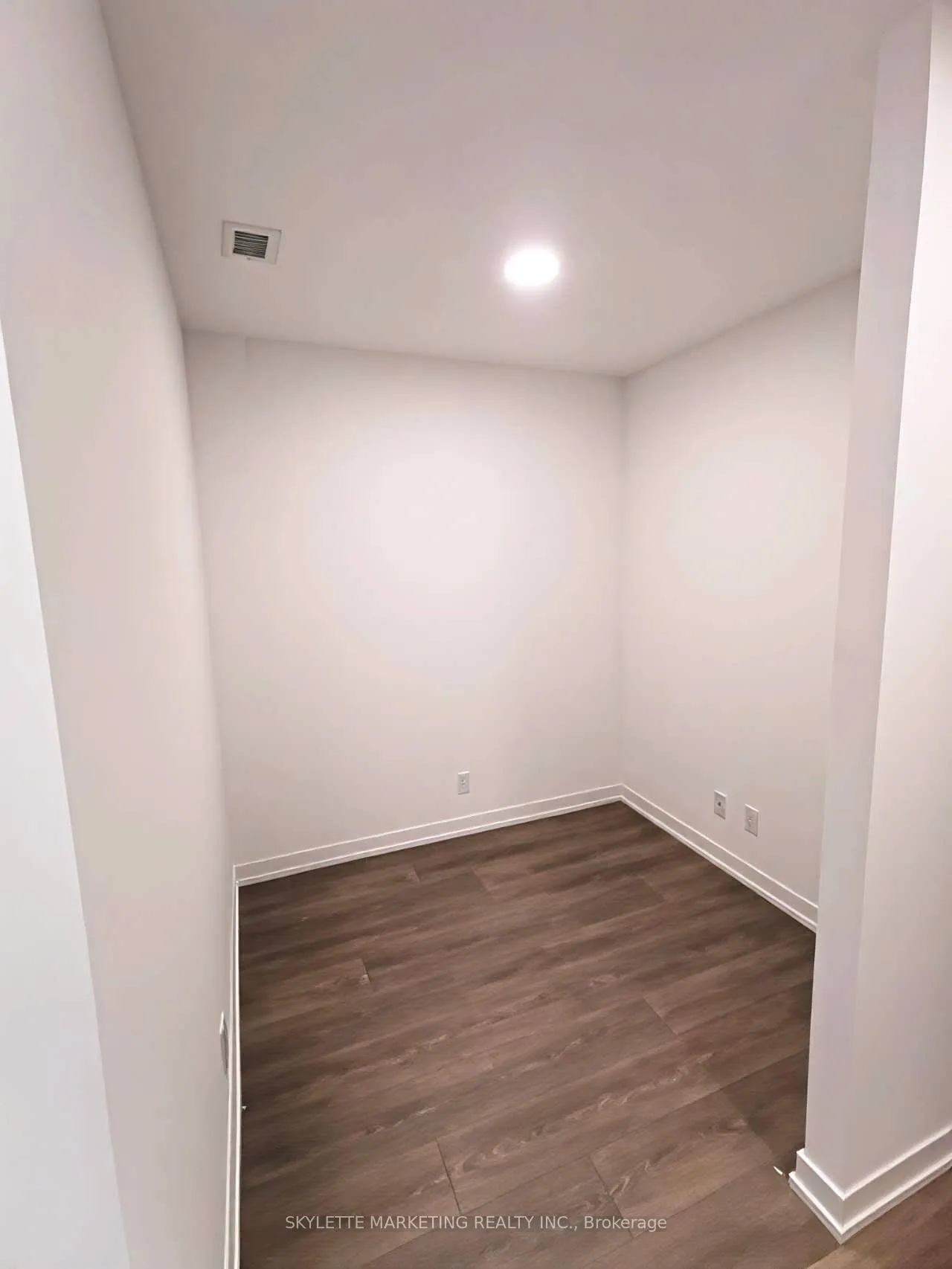 Photo 8 of Unit D-321, 8 Beverley Glen Boulevard, Vaughan, Beverley Glen — HOMEH