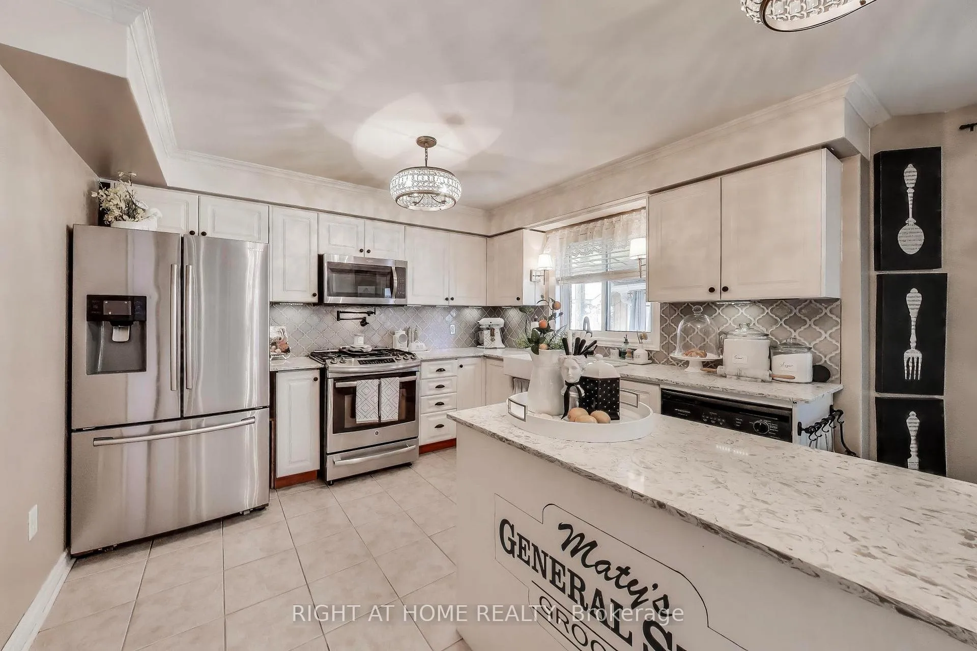 Photo 5 of 55 Knupp Road, Barrie, Edgehill Drive — HOMEH