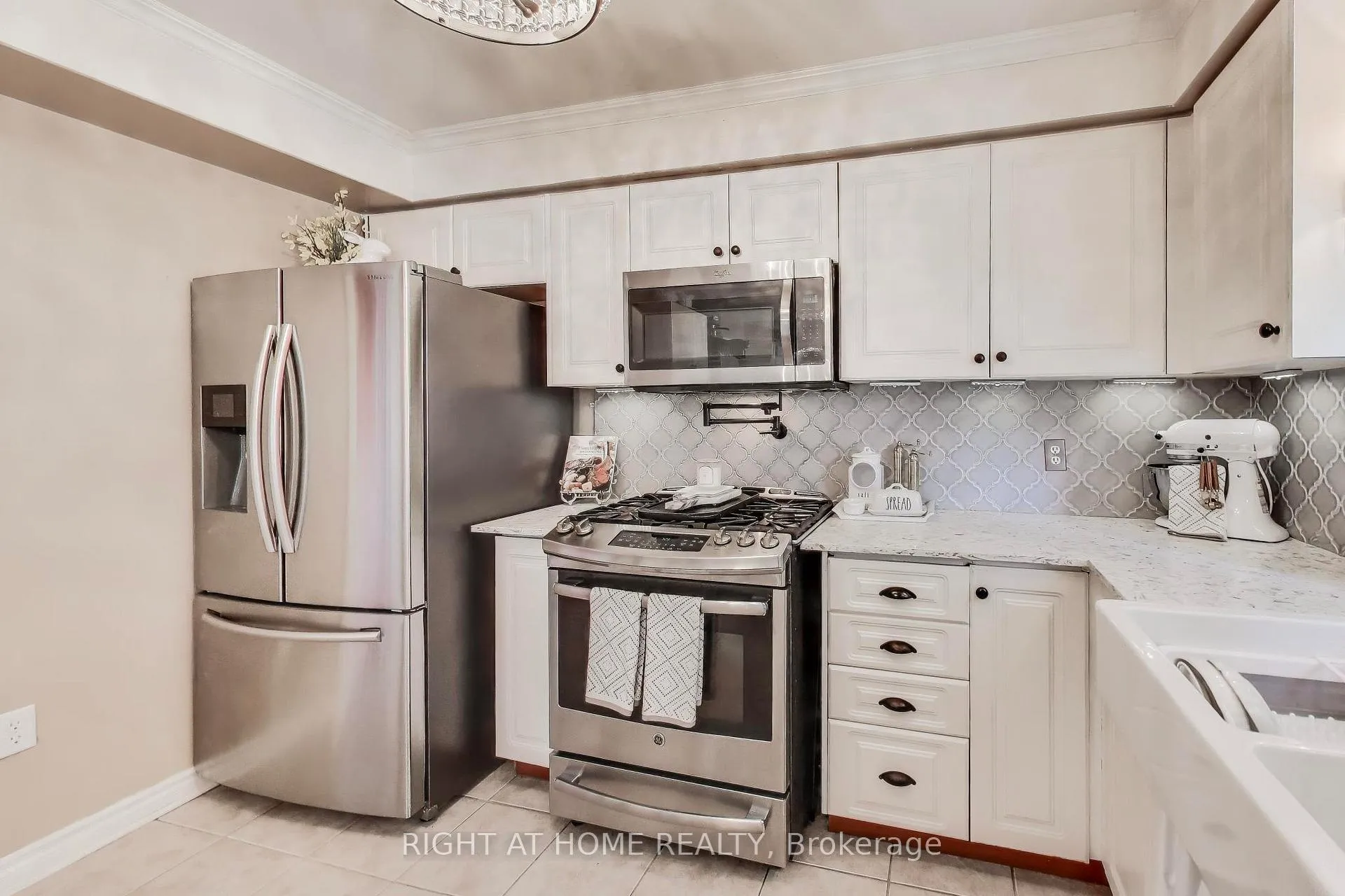 Photo 7 of 55 Knupp Road, Barrie, Edgehill Drive — HOMEH