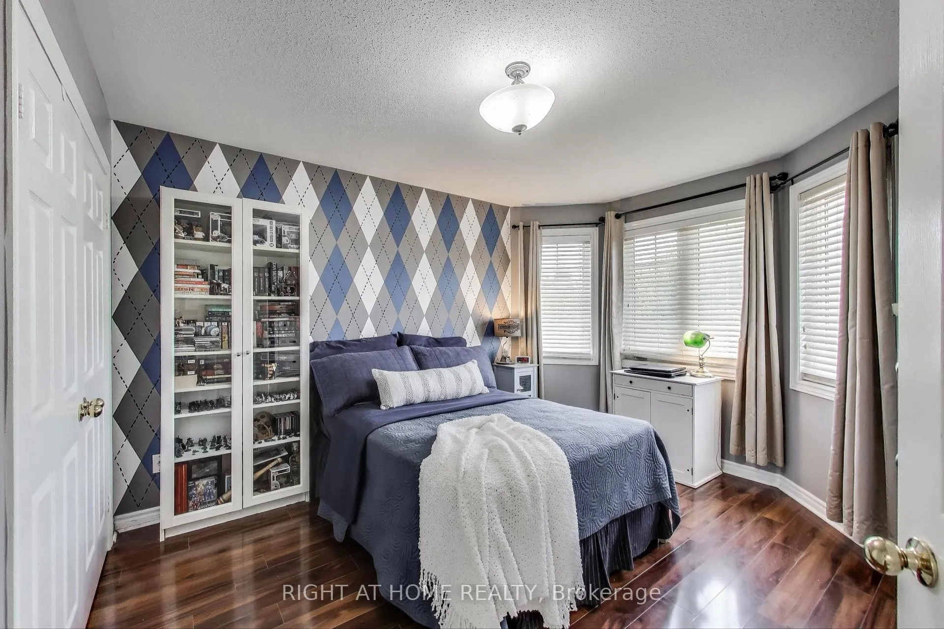 Photo 17 of 55 Knupp Road, Barrie, Edgehill Drive — HOMEH