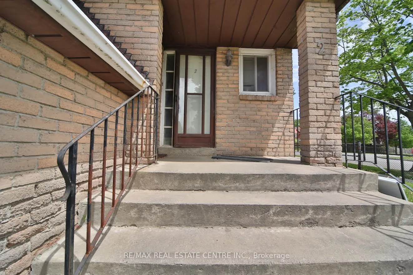 Photo 5 of 2 Roehampton Crescent, Brampton, Brampton South — HOMEH